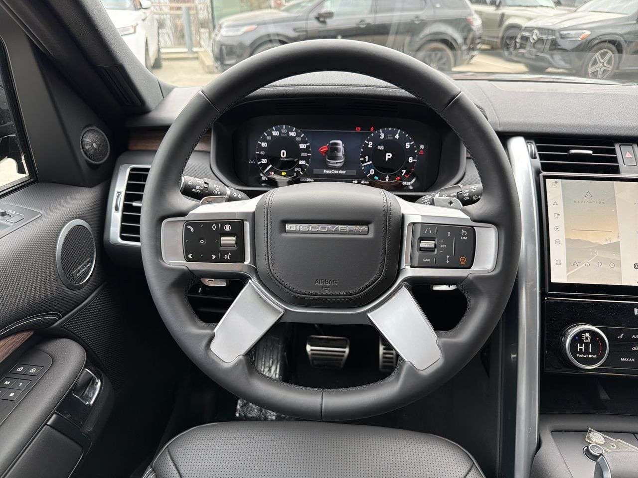 2026 Land Rover Discovery P300 Dynamic SE thumb 11