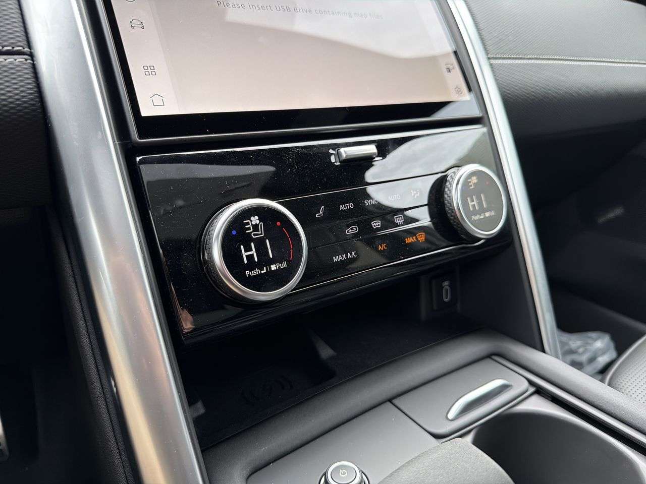 2026 Land Rover Discovery P300 Dynamic SE thumb 16