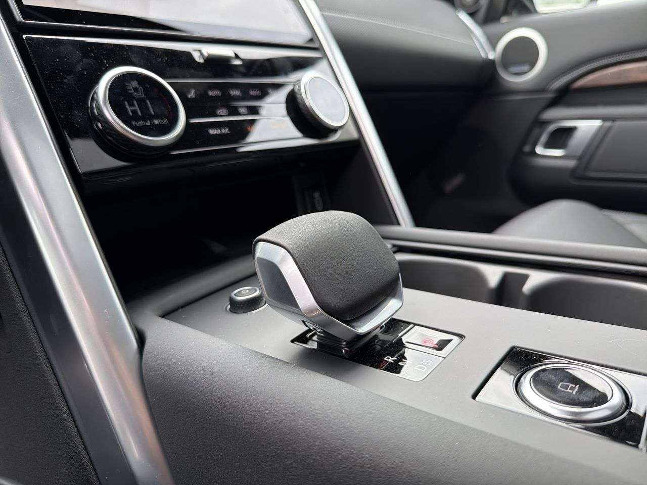 2026 Land Rover Discovery P300 Dynamic SE thumb 18