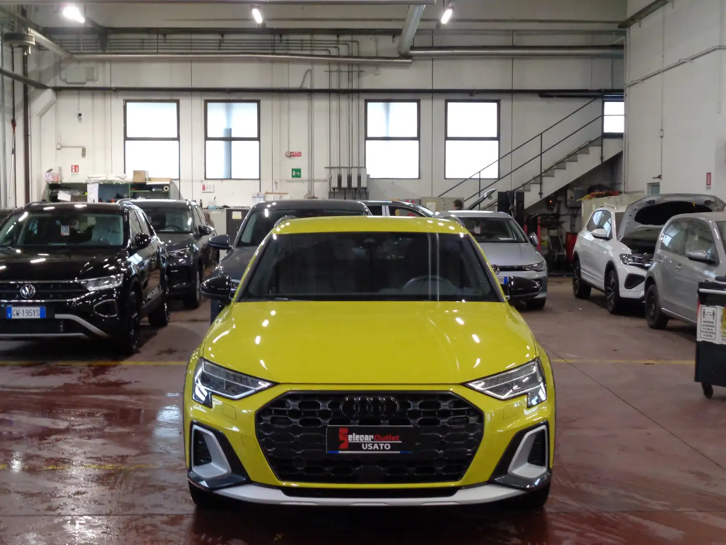 Audi A3 allstreet 35 TFSI S tronic mhev Giallo - 2