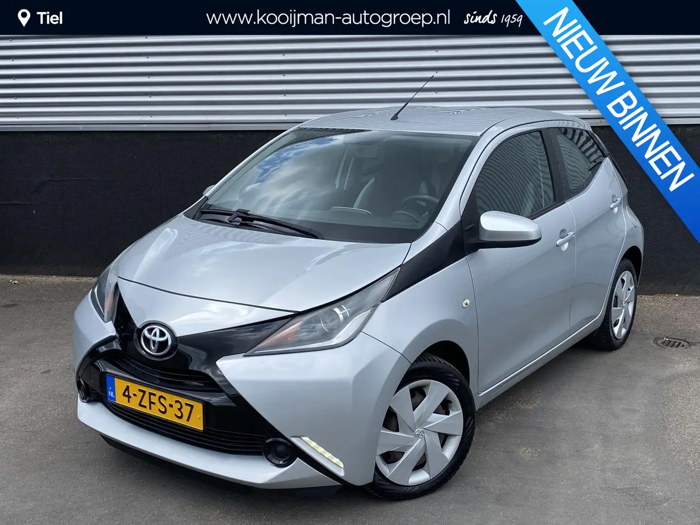 Toyota Aygo 1.0 VVT-i x-play Achteruitrijcamera, 1e eigenaar! Zilver - 1