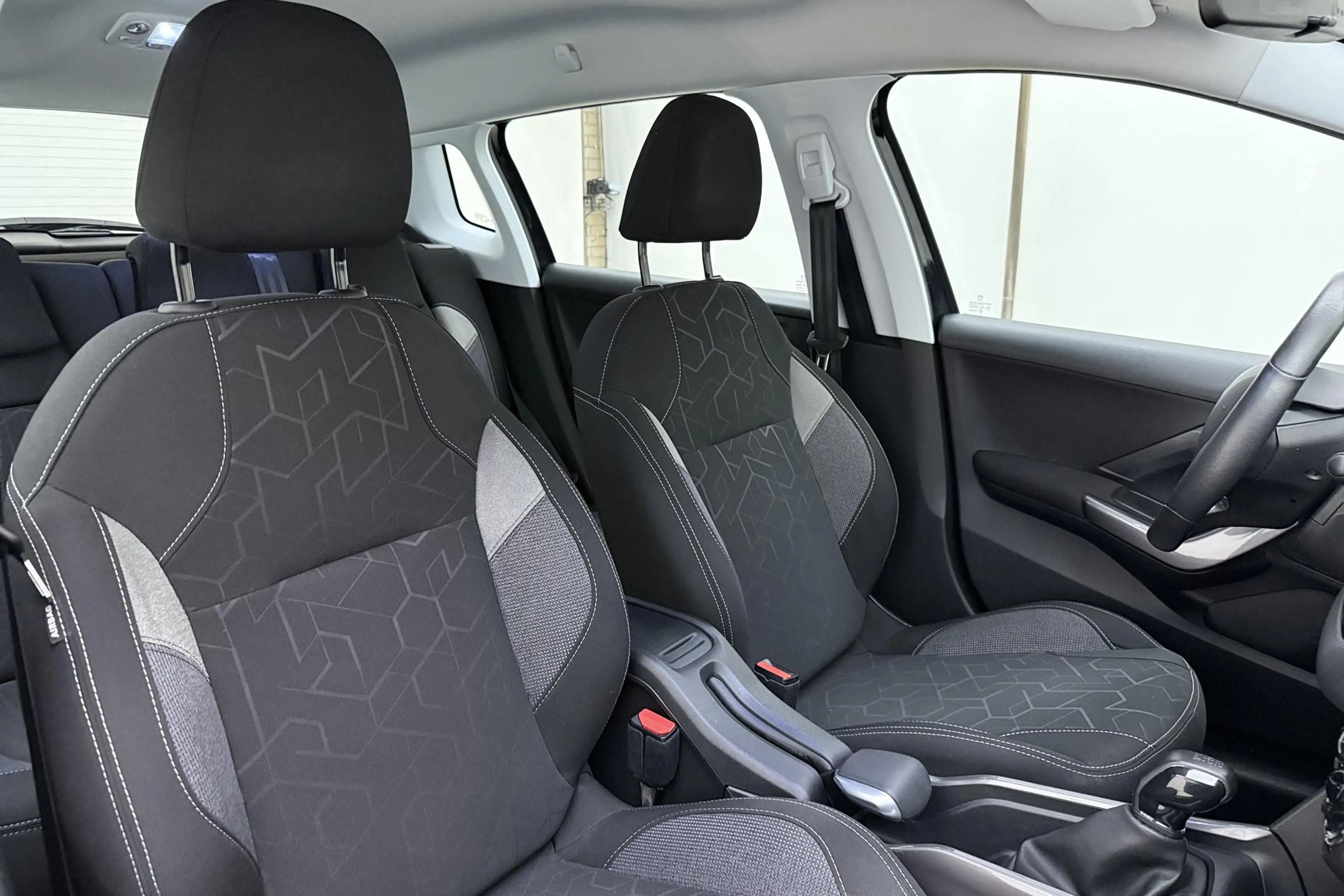 Peugeot 2008 1.2 PureTech Blue Lion | Trekhaak | Airco | Cruise — photo 13