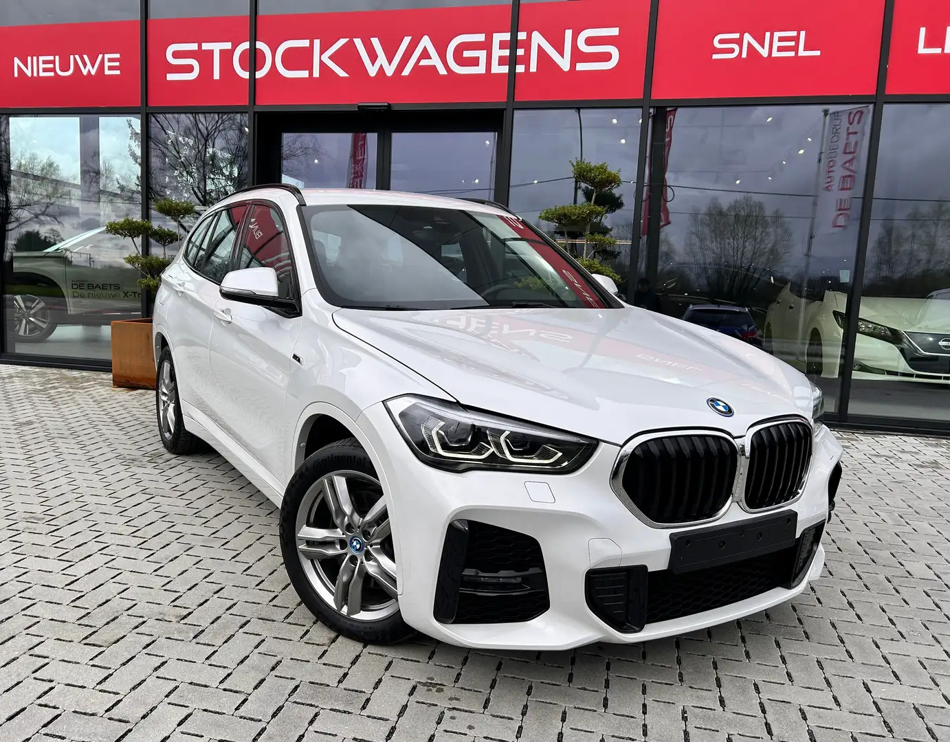 BMW X1 1.5 xDrive M Sport  25e 220pk F48 Plug-in-Hybrid Weiß - 1