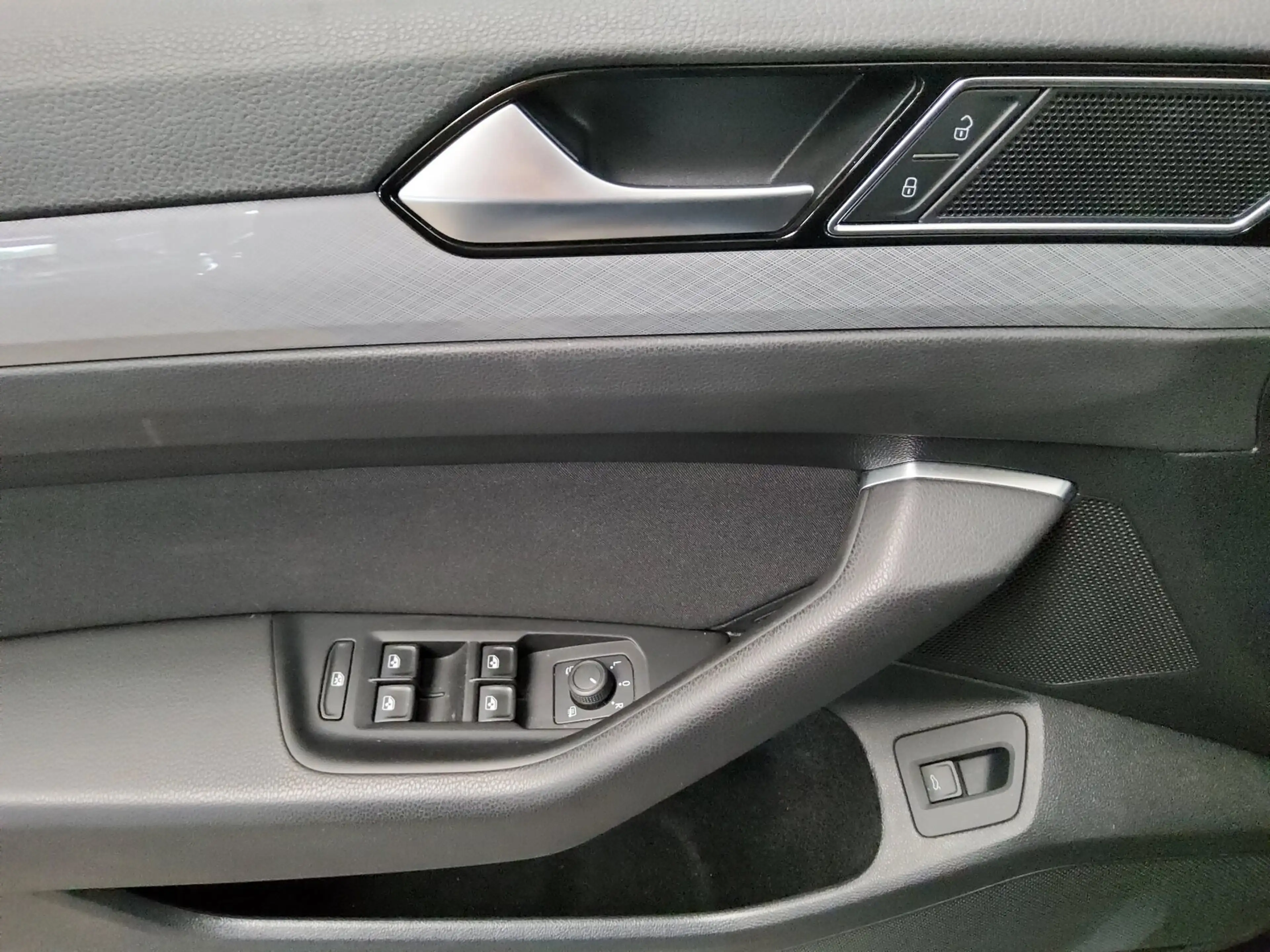 Volkswagen Passat Variant — photo 10