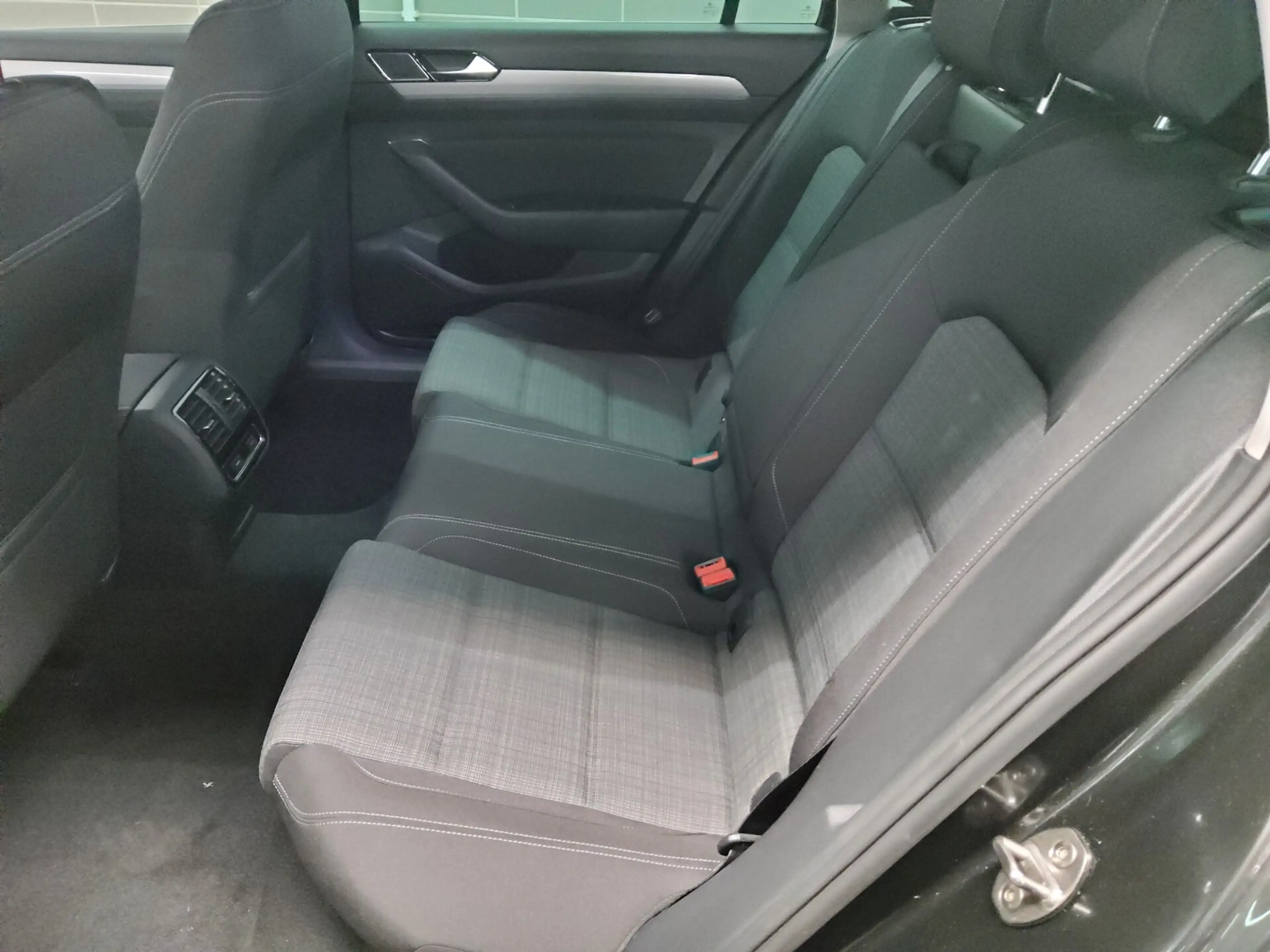 Volkswagen Passat Variant — photo 13