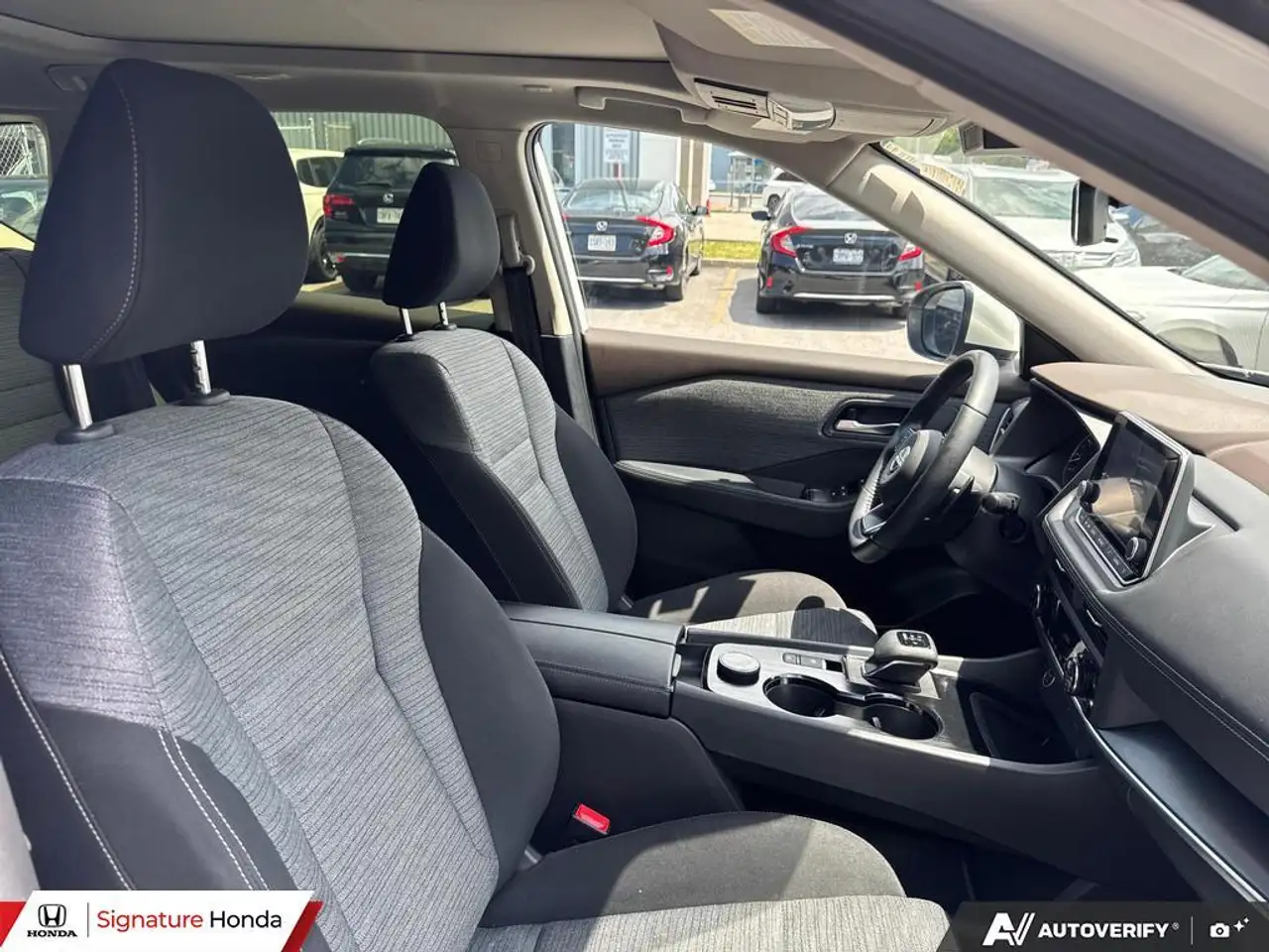 Nissan Rogue fotografie Nissan Rogue