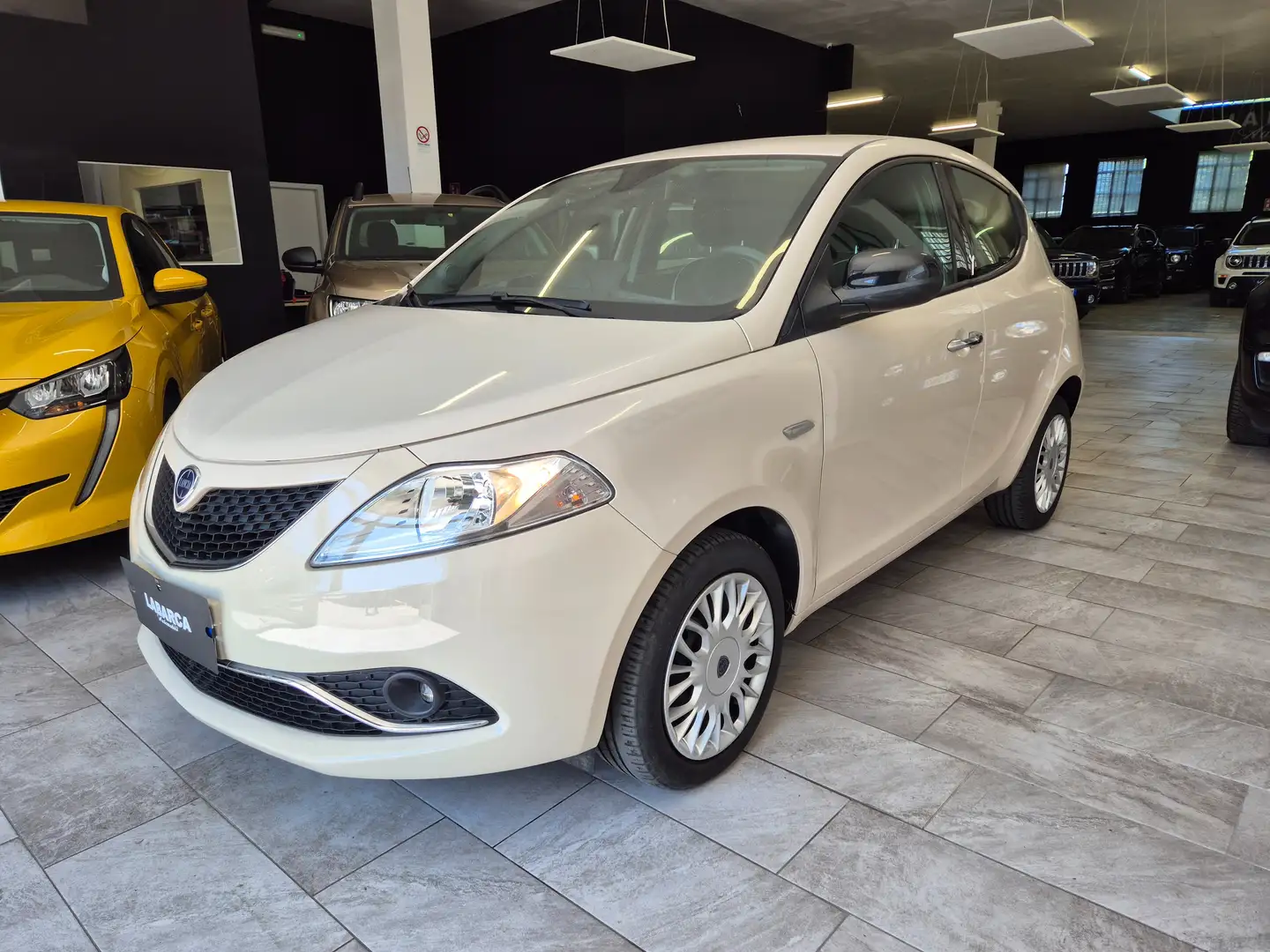 Lancia Ypsilon Ypsilon III 1.2 Gold 69cv Beige - 2