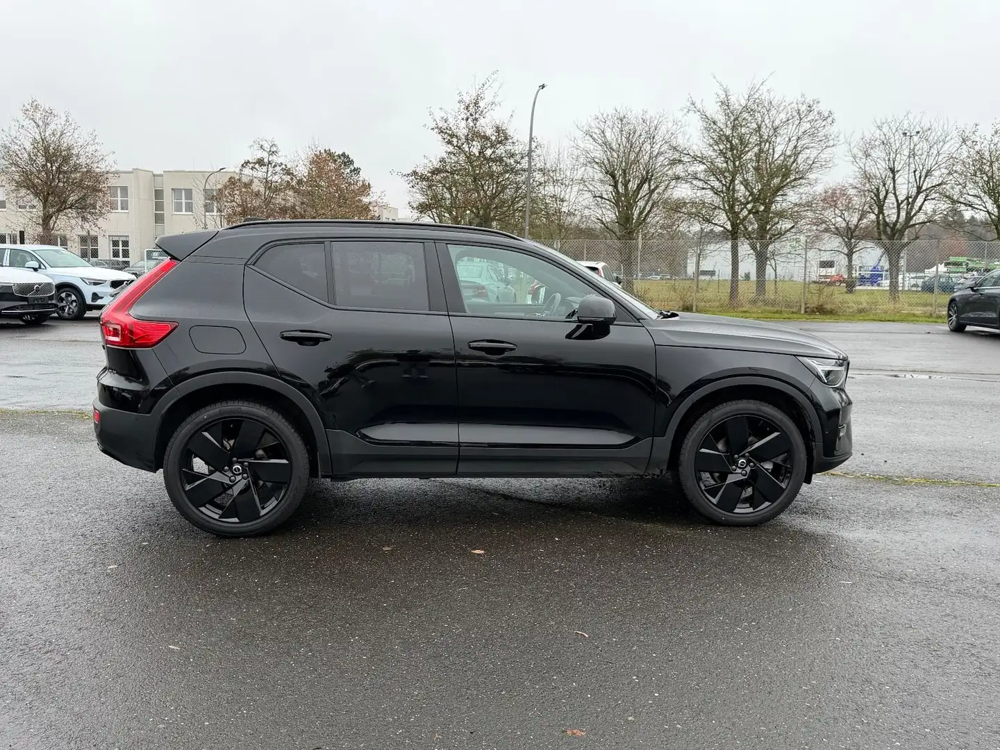 Volvo XC40 B3 Plus Black Edition DCT Schwarz - 2