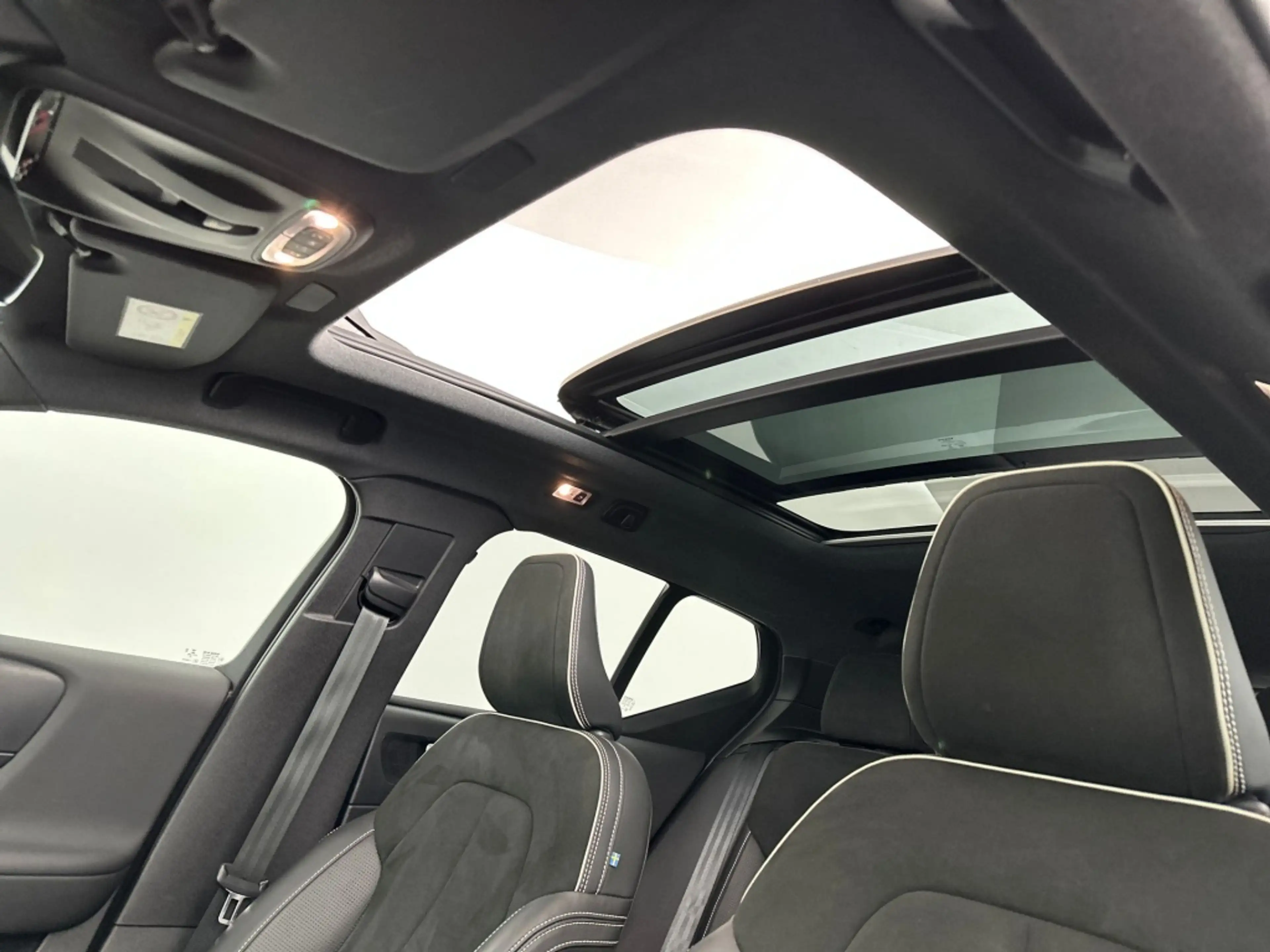 Volvo XC40 T5 262PK Recharge R-Design| Pano| Adap.Cruise| 360 — photo 17