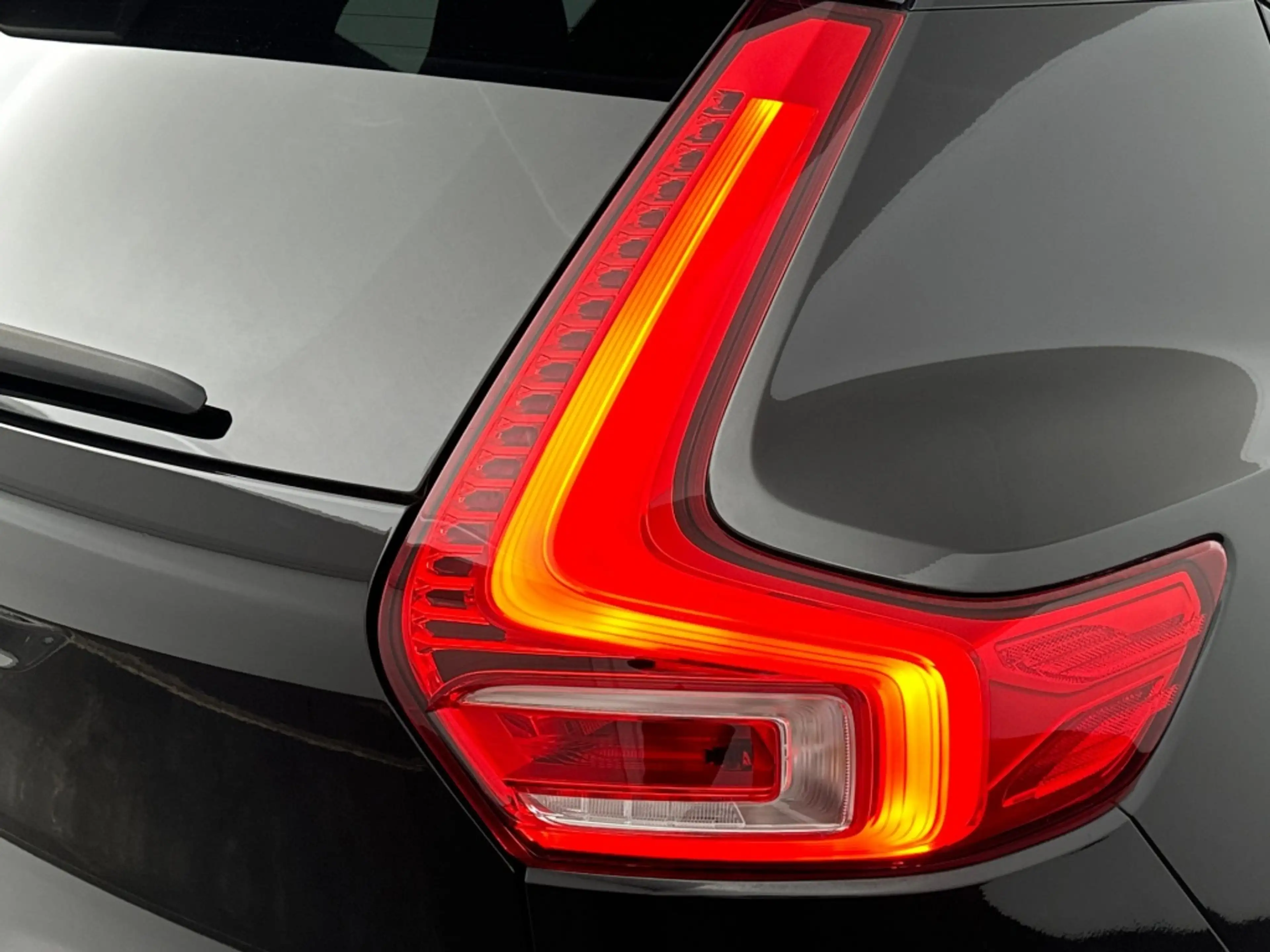 Volvo XC40 T5 262PK Recharge R-Design| Pano| Adap.Cruise| 360 — photo 13