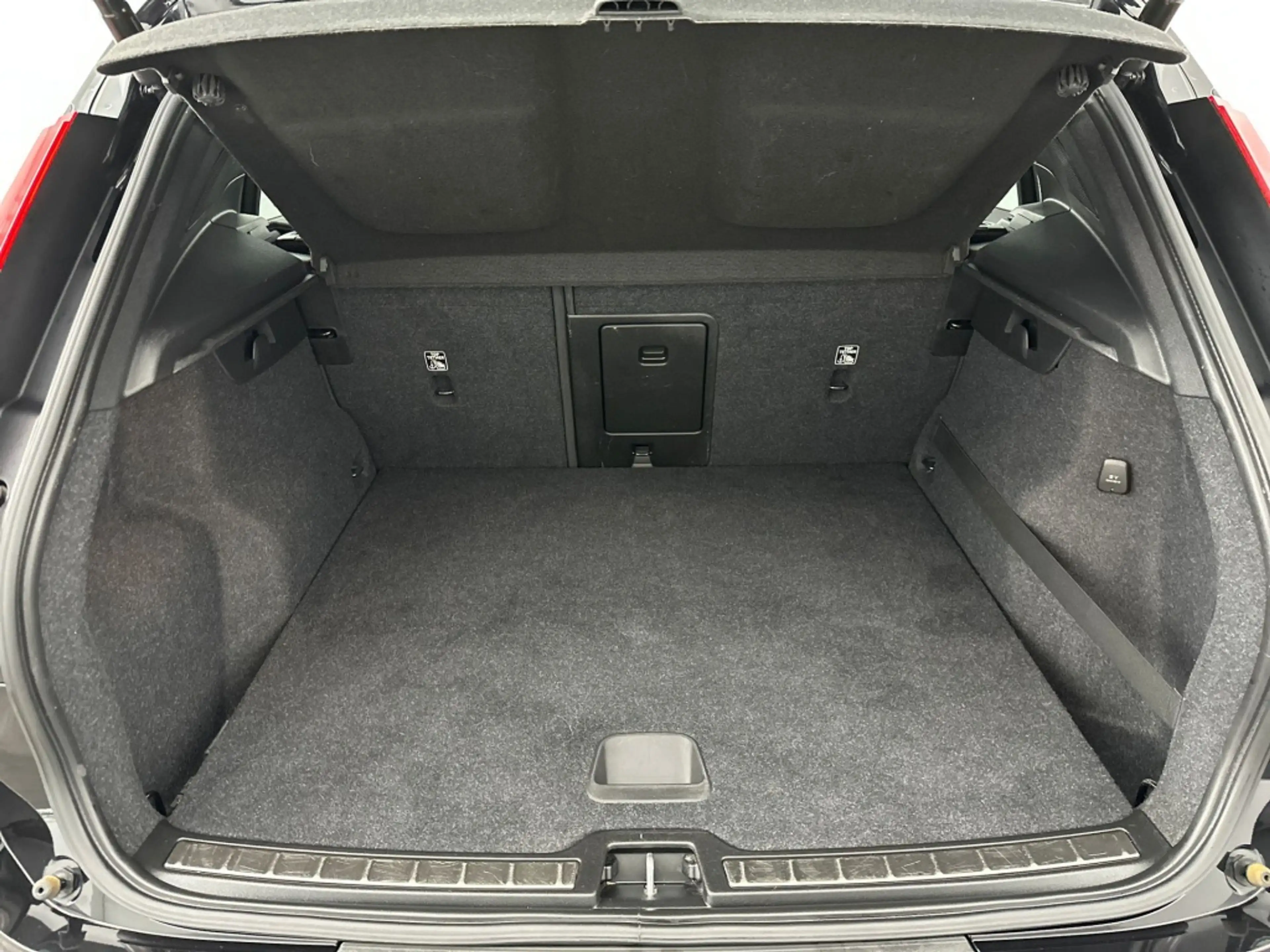 Volvo XC40 T5 262PK Recharge R-Design| Pano| Adap.Cruise| 360 — photo 33