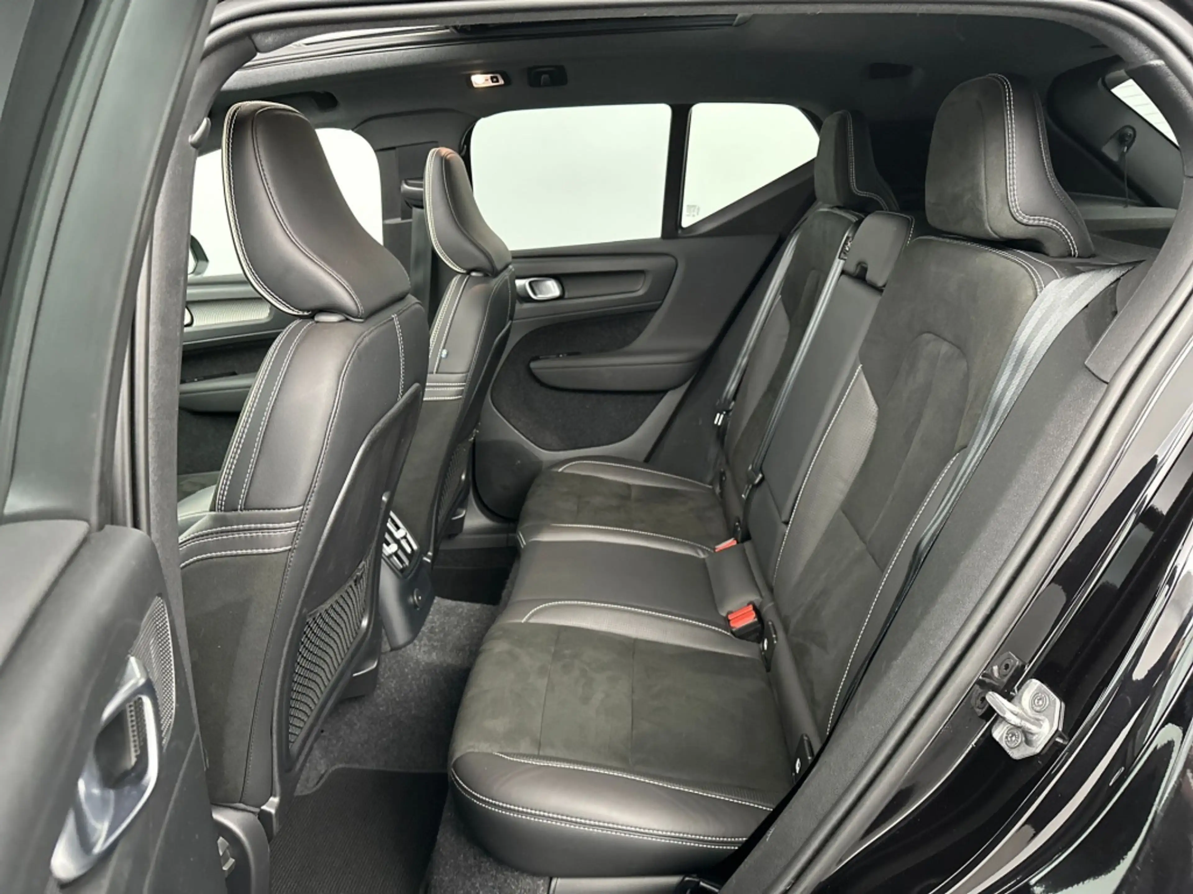 Volvo XC40 T5 262PK Recharge R-Design| Pano| Adap.Cruise| 360 — photo 16
