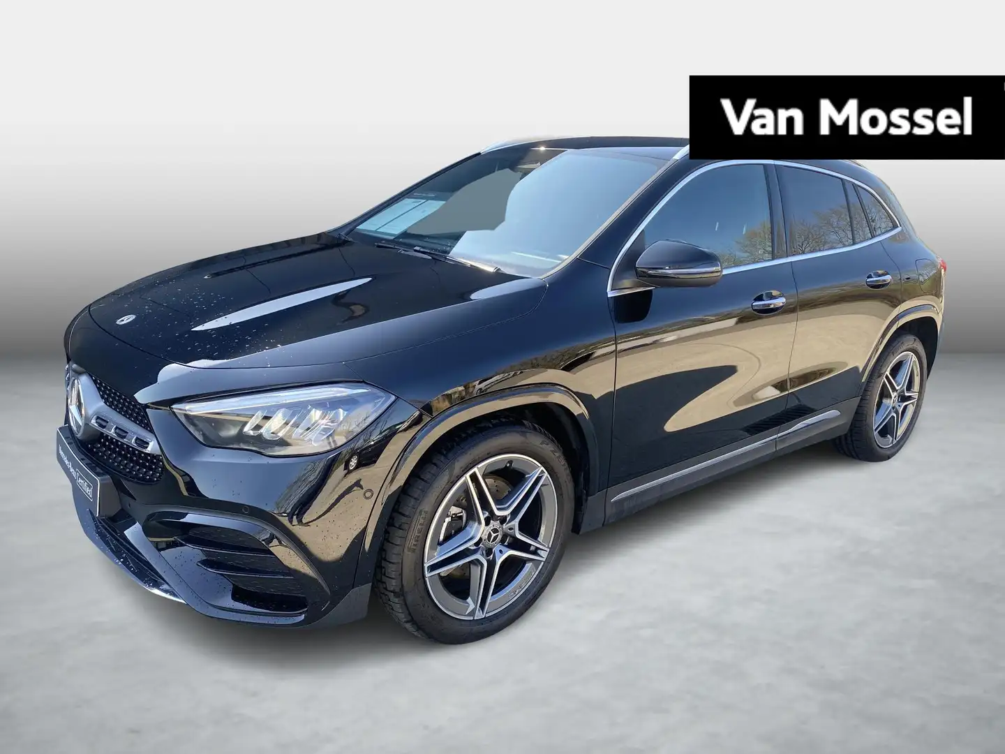 Mercedes-Benz GLA 200 AMG Line + PARKEERSENSOREN + CAMERA + LED + Zwart - 1