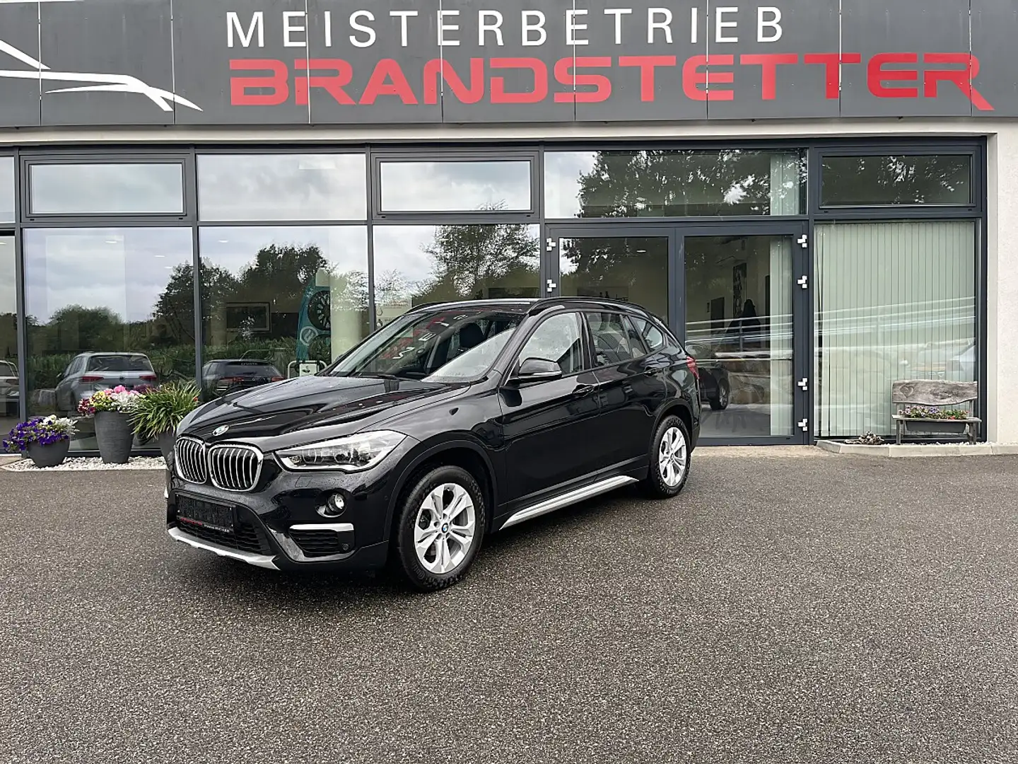 BMW X1 xDrive18d x-Line Aut, AHK Schwarz - 1