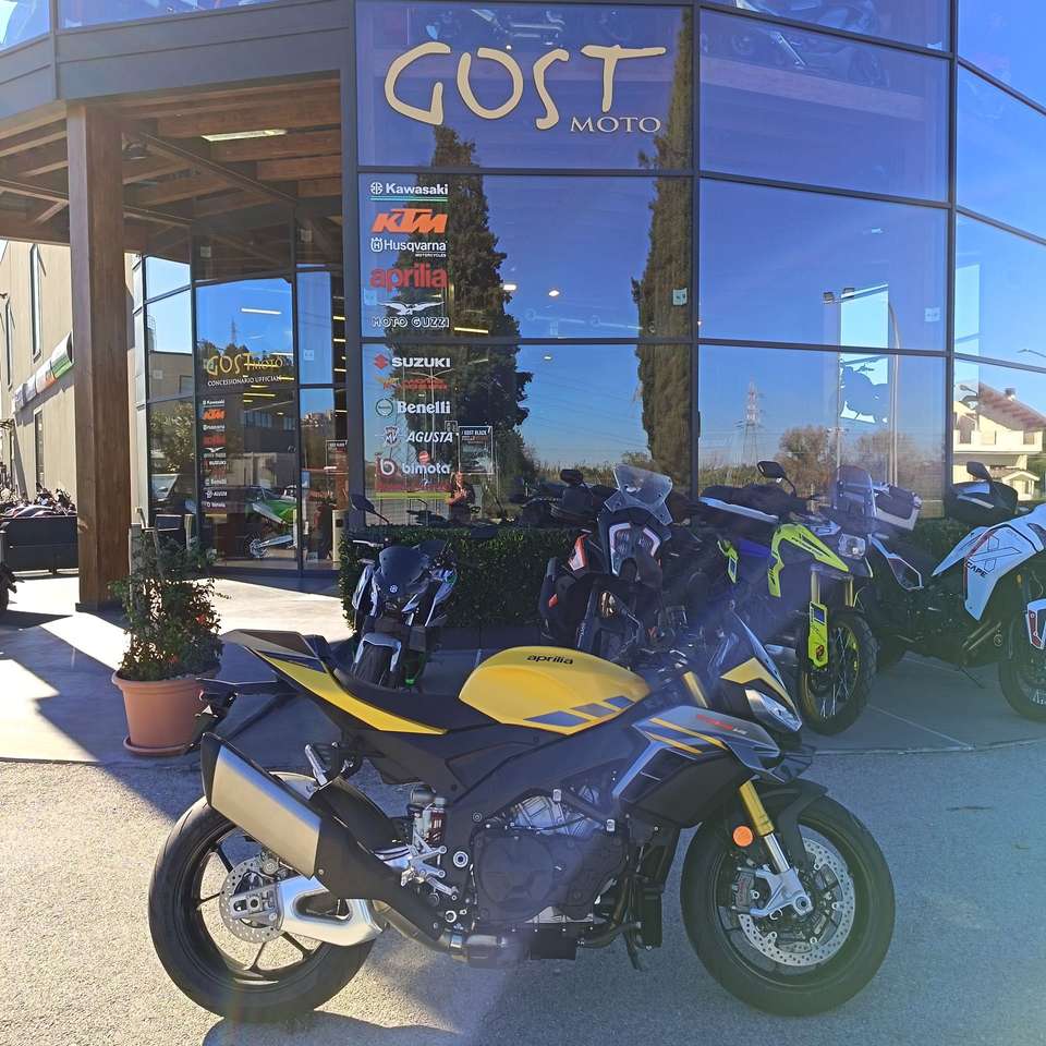 Aprilia Tuono Scorpion Yellow