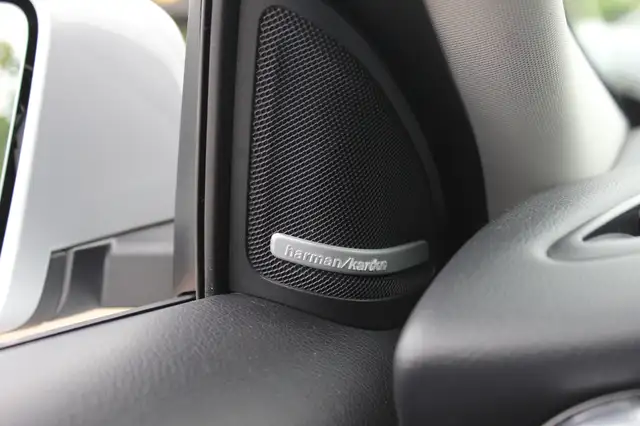 Mercedes-Benz Gla view 30