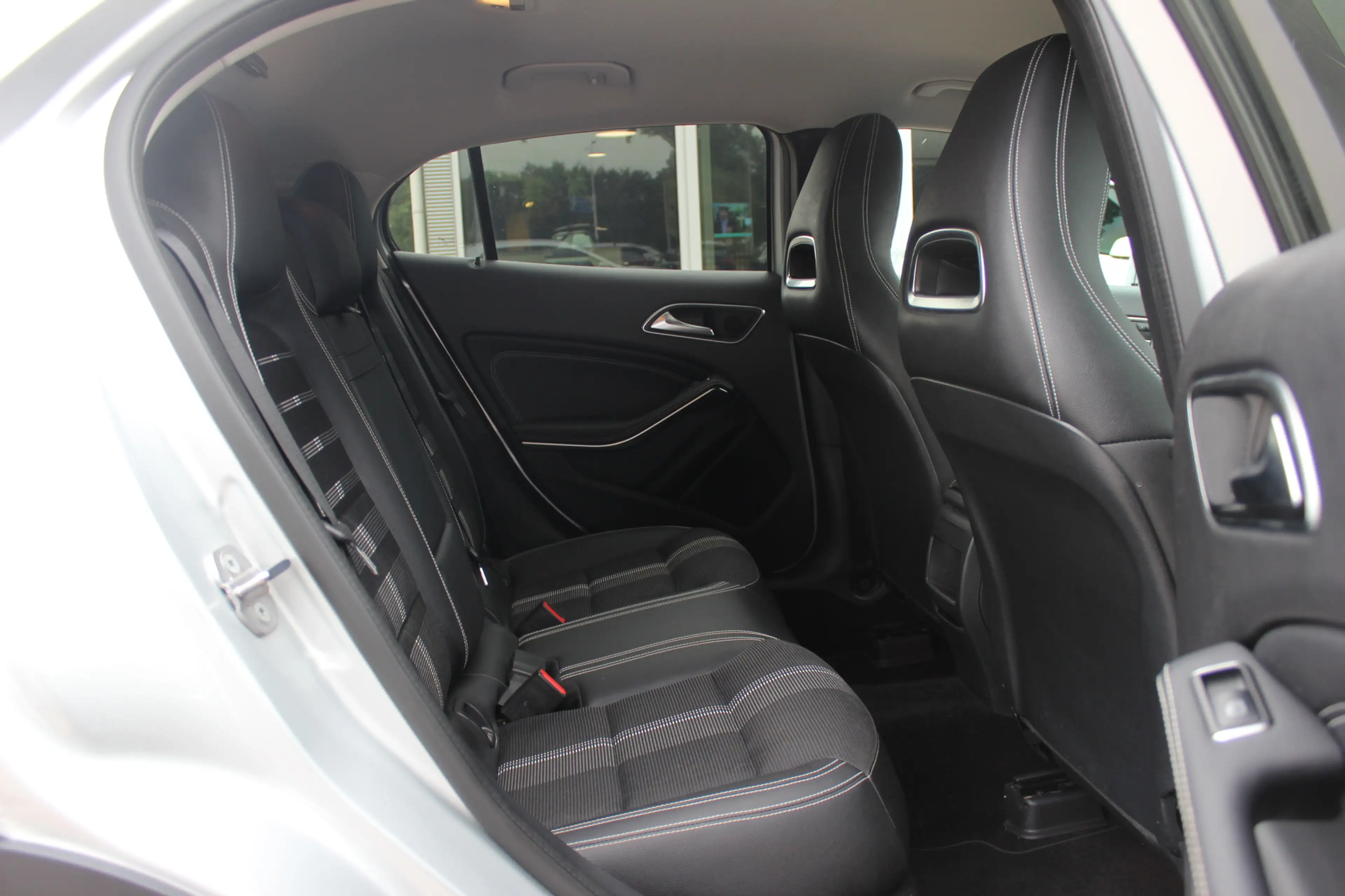 Mercedes-Benz GLA 250 4Matic Premium Plus / Trekhaak / 360Camera / Elekt — photo 12