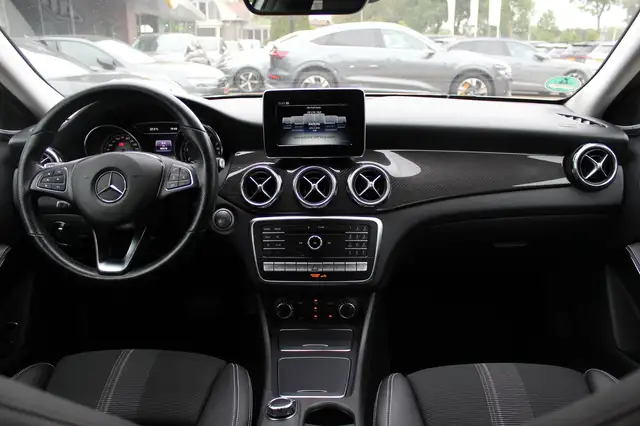 Mercedes-Benz Gla view 2