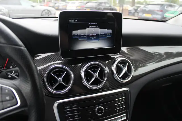 Mercedes-Benz Gla view 19