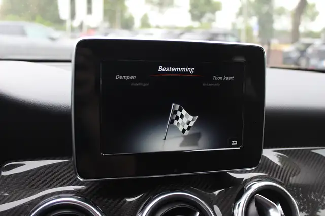 Mercedes-Benz Gla view 22
