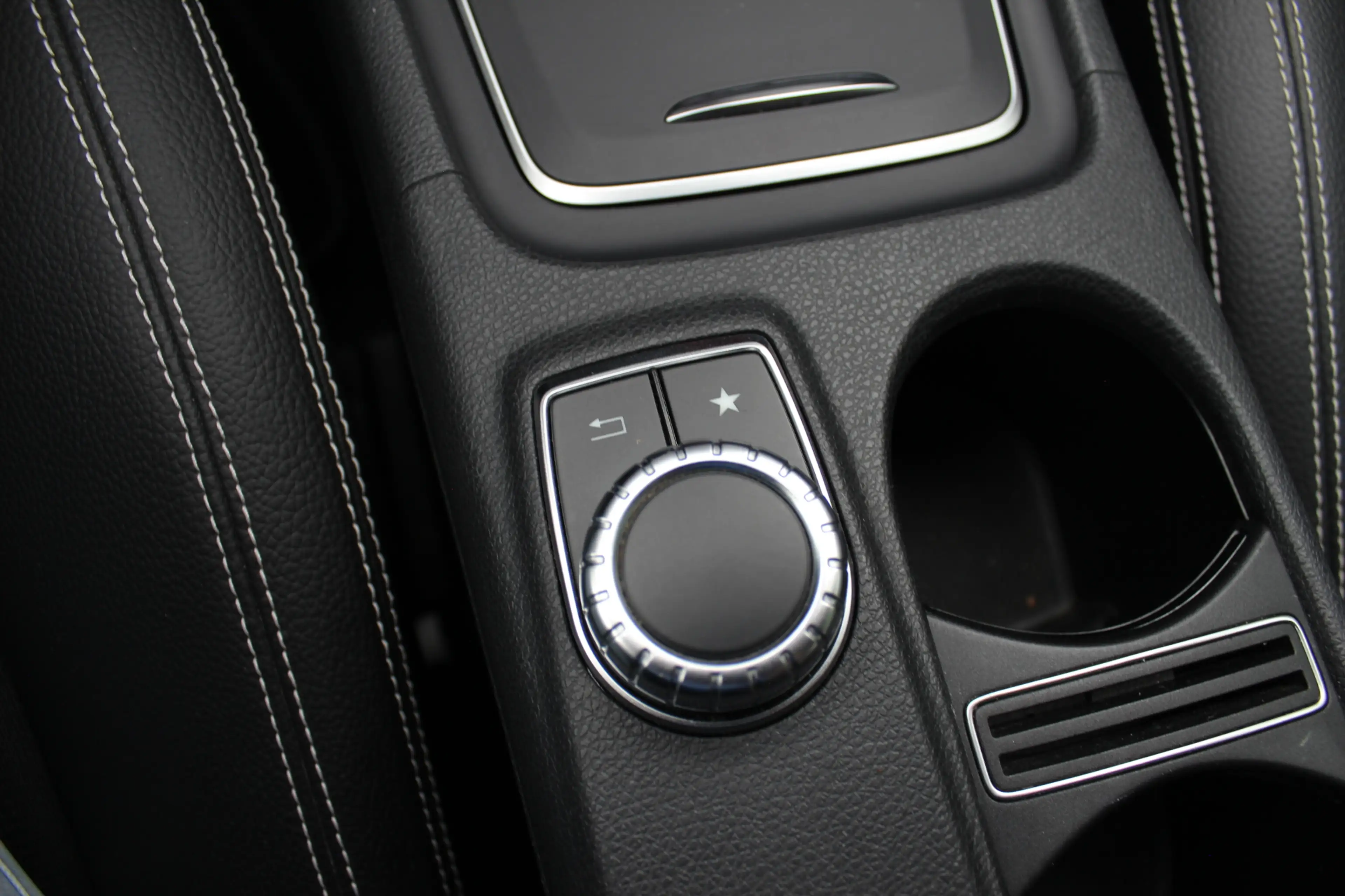 Mercedes-Benz GLA 250 4Matic Premium Plus / Trekhaak / 360Camera / Elekt — photo 28