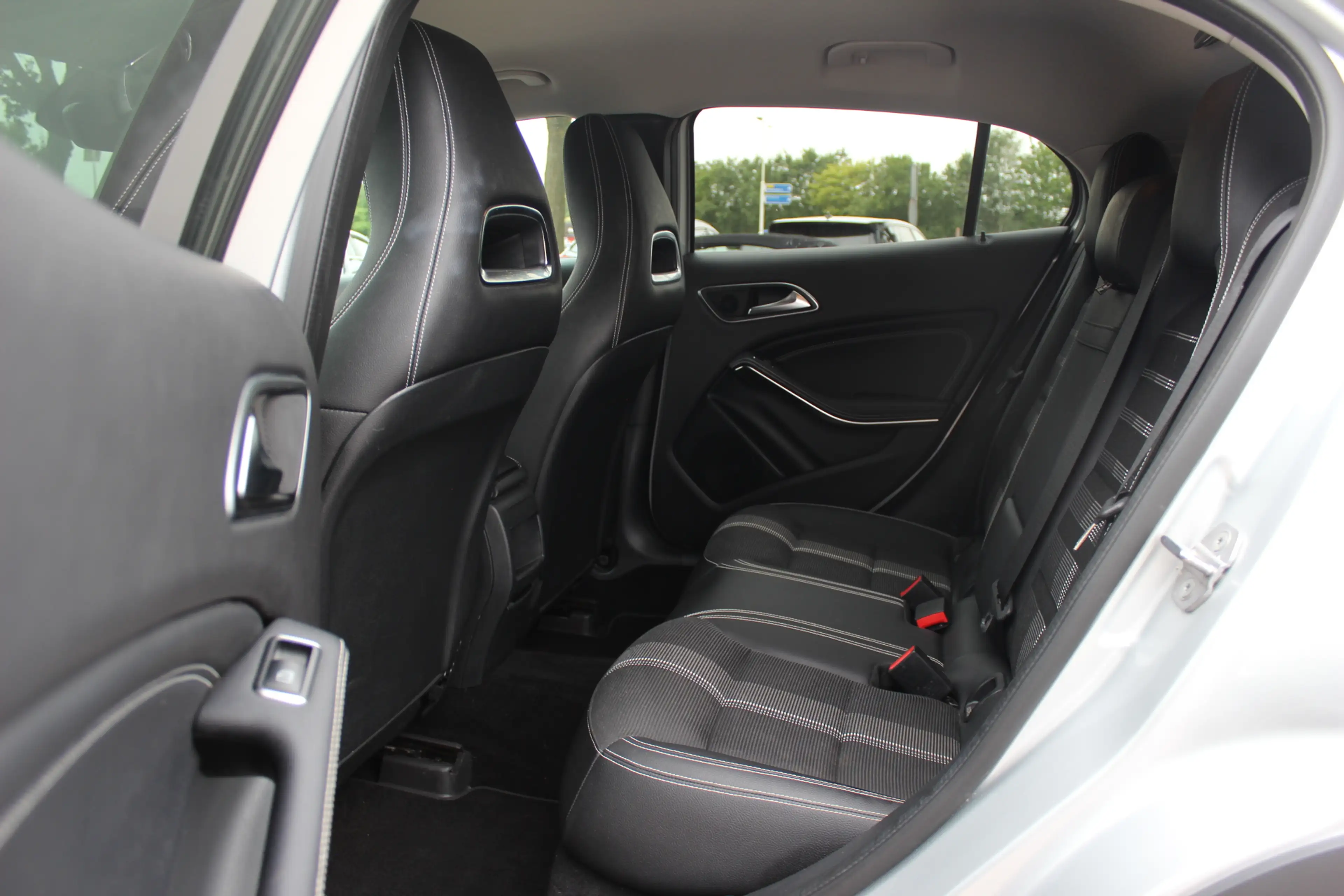 Mercedes-Benz GLA 250 4Matic Premium Plus / Trekhaak / 360Camera / Elekt — photo 11