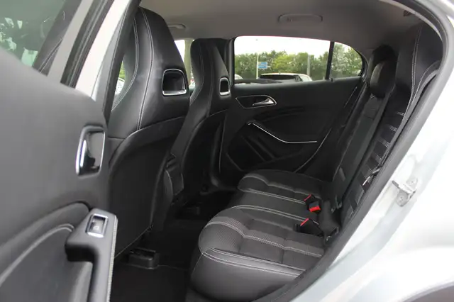 Mercedes-Benz Gla view 11