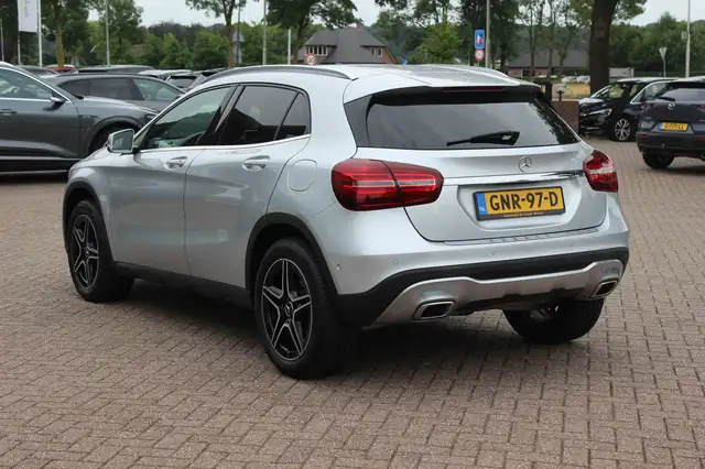 Mercedes-Benz Gla view 3
