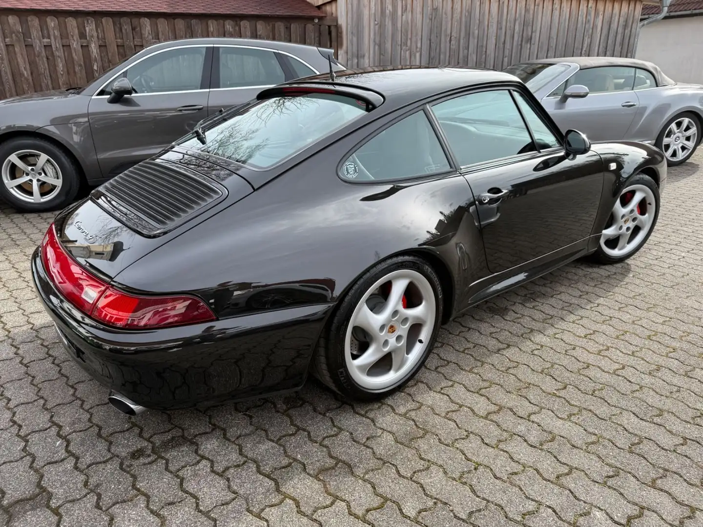 Porsche 993 CARRERA 4S COUP*TRAUMZUSTAND*2.HD,PZ SERVICE Noir - 1