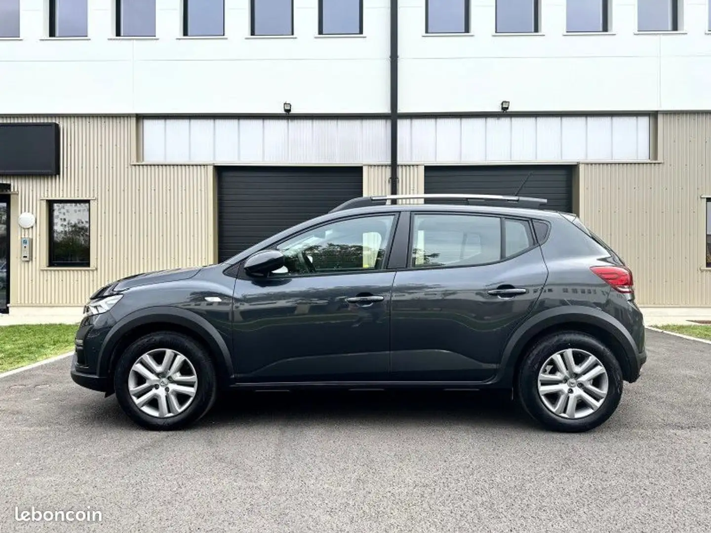 Dacia Sandero 1.0 TCE 90CH STEPWAY CONFORT CVT Grau - 2