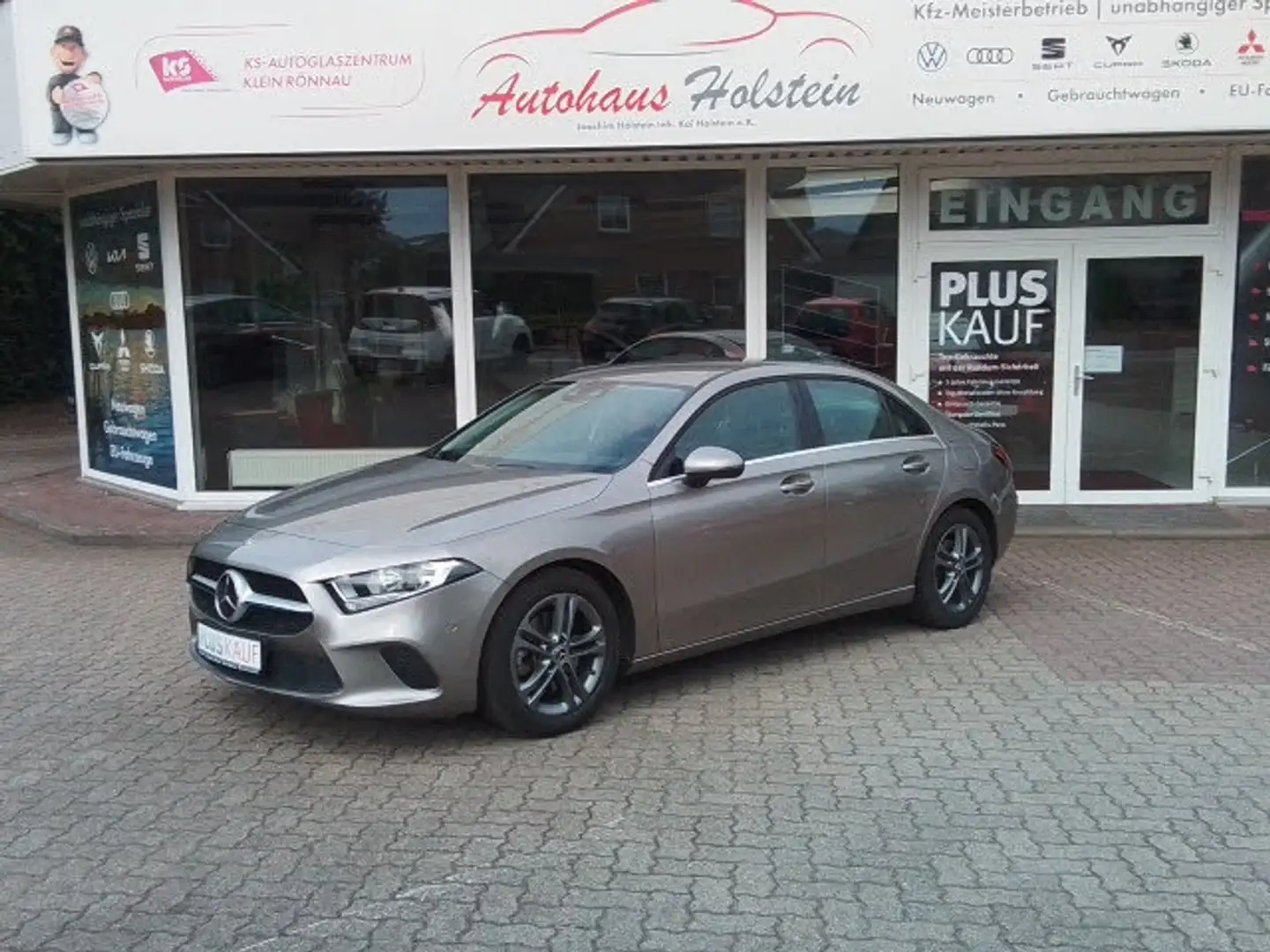 Mercedes-Benz A 220 A220 4MATIC Lim., Style, MBUX, Business Silber - 1
