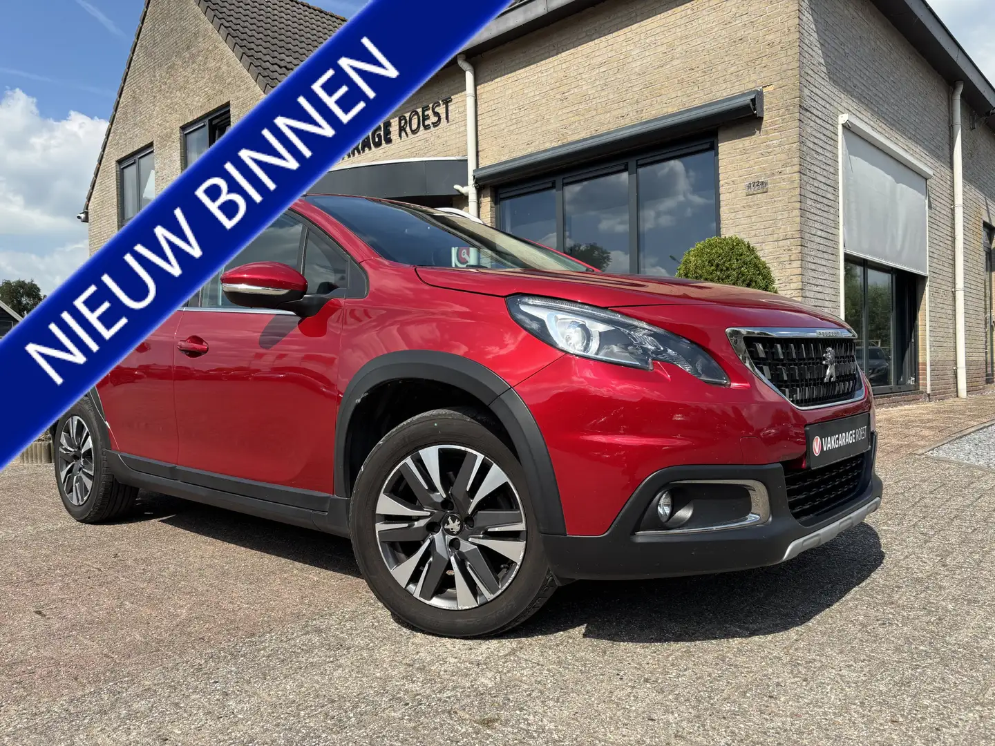 Peugeot 2008 1.2 Turbo Allure Trekhaak / Carplay / Camera Rood - 1
