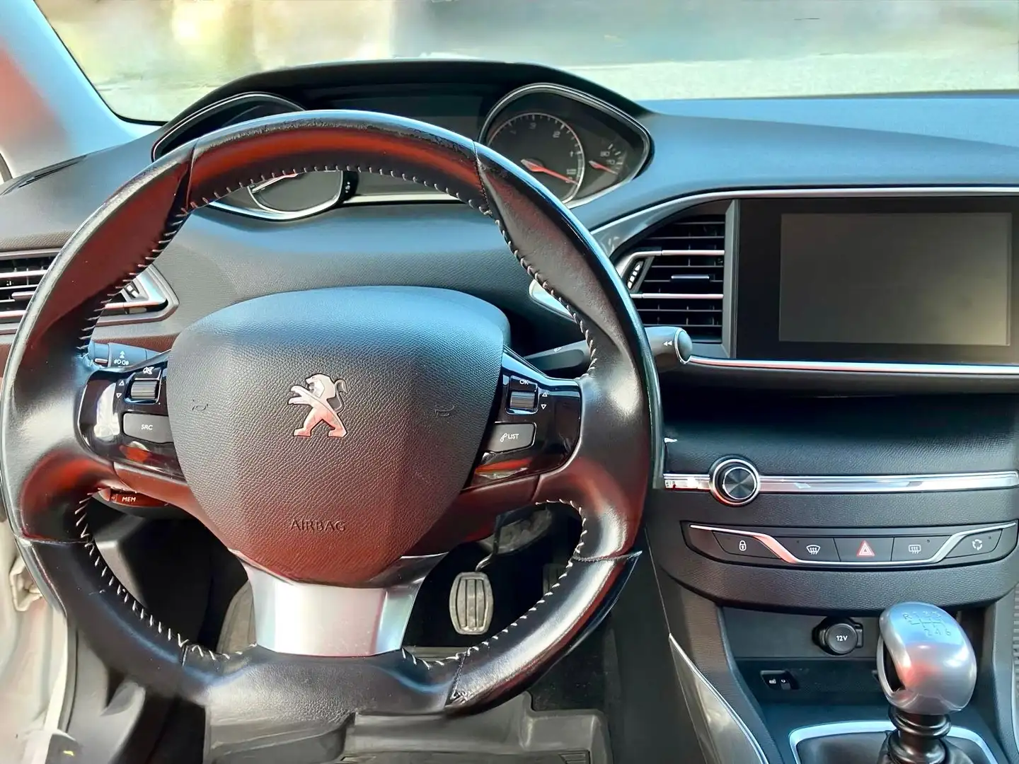 Peugeot 308 308 SW 1,6 BlueHDI 120 Allure S Weiß - 1