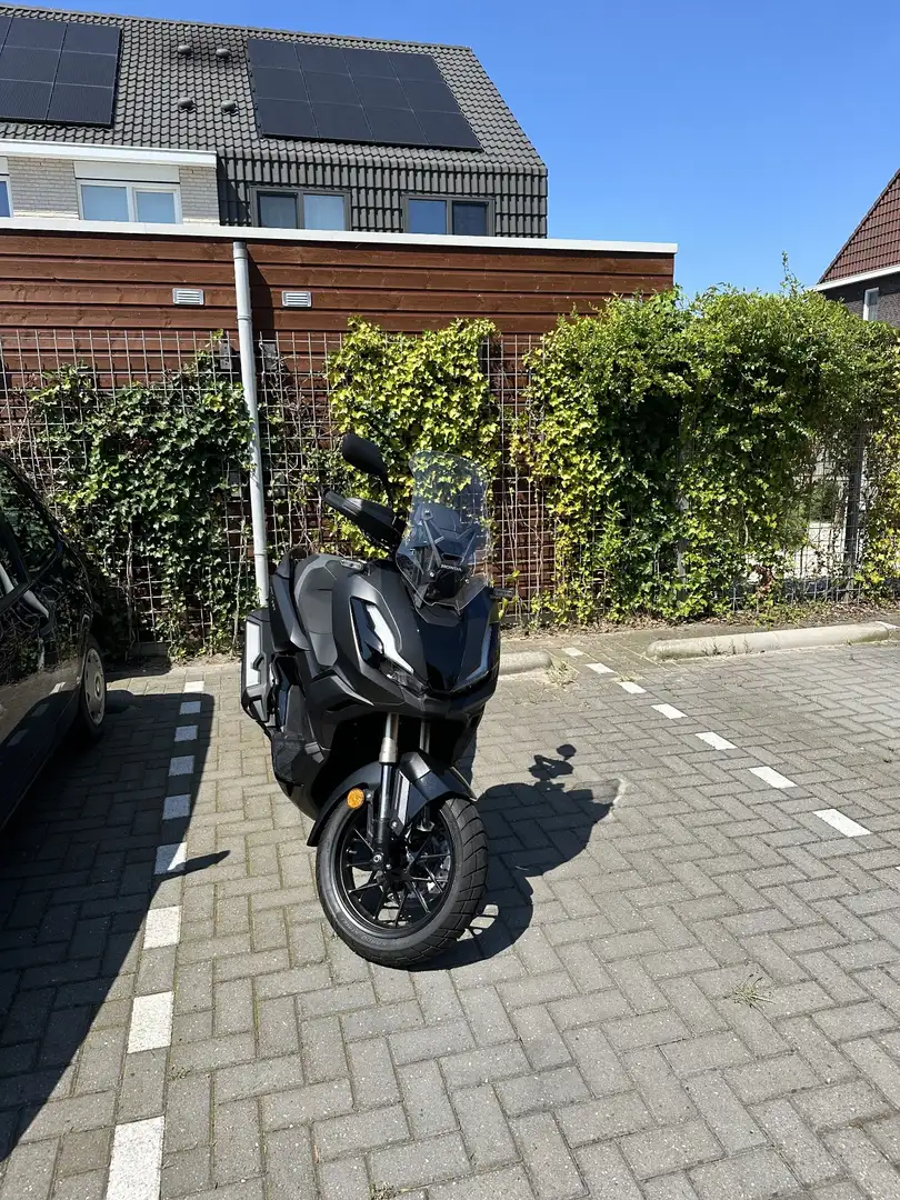 Honda ADV 350 Siyah - 1