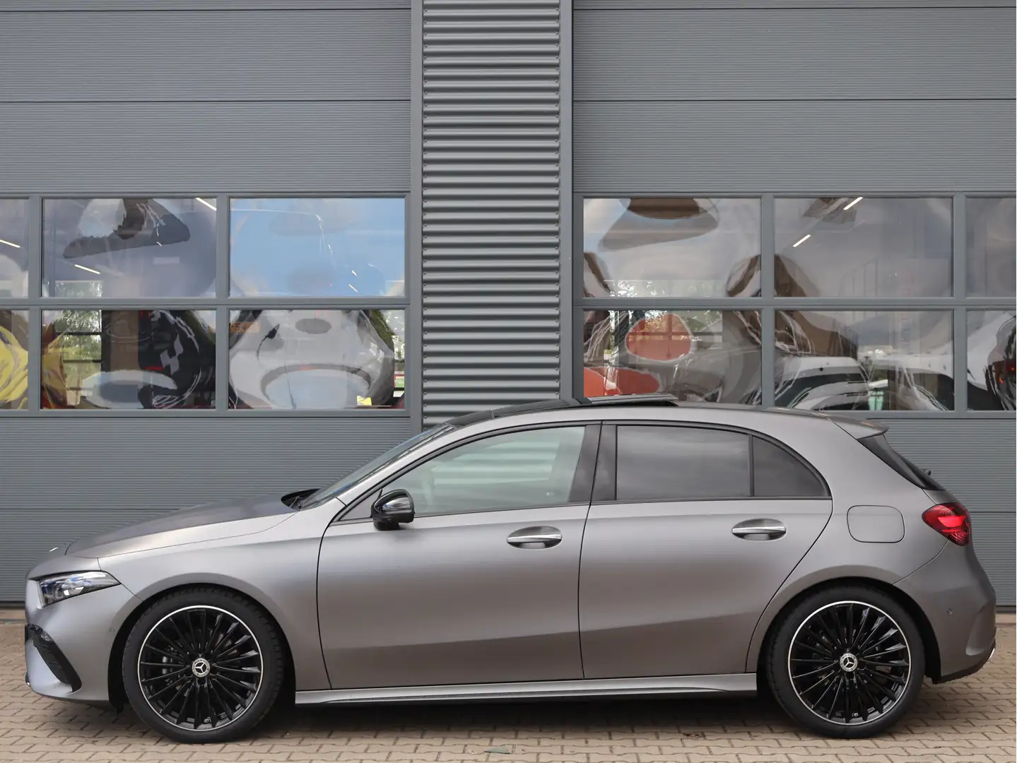 Mercedes-Benz A 180 Star Edition AMG Line Premium Plus | Panoramadak | Grey - 2