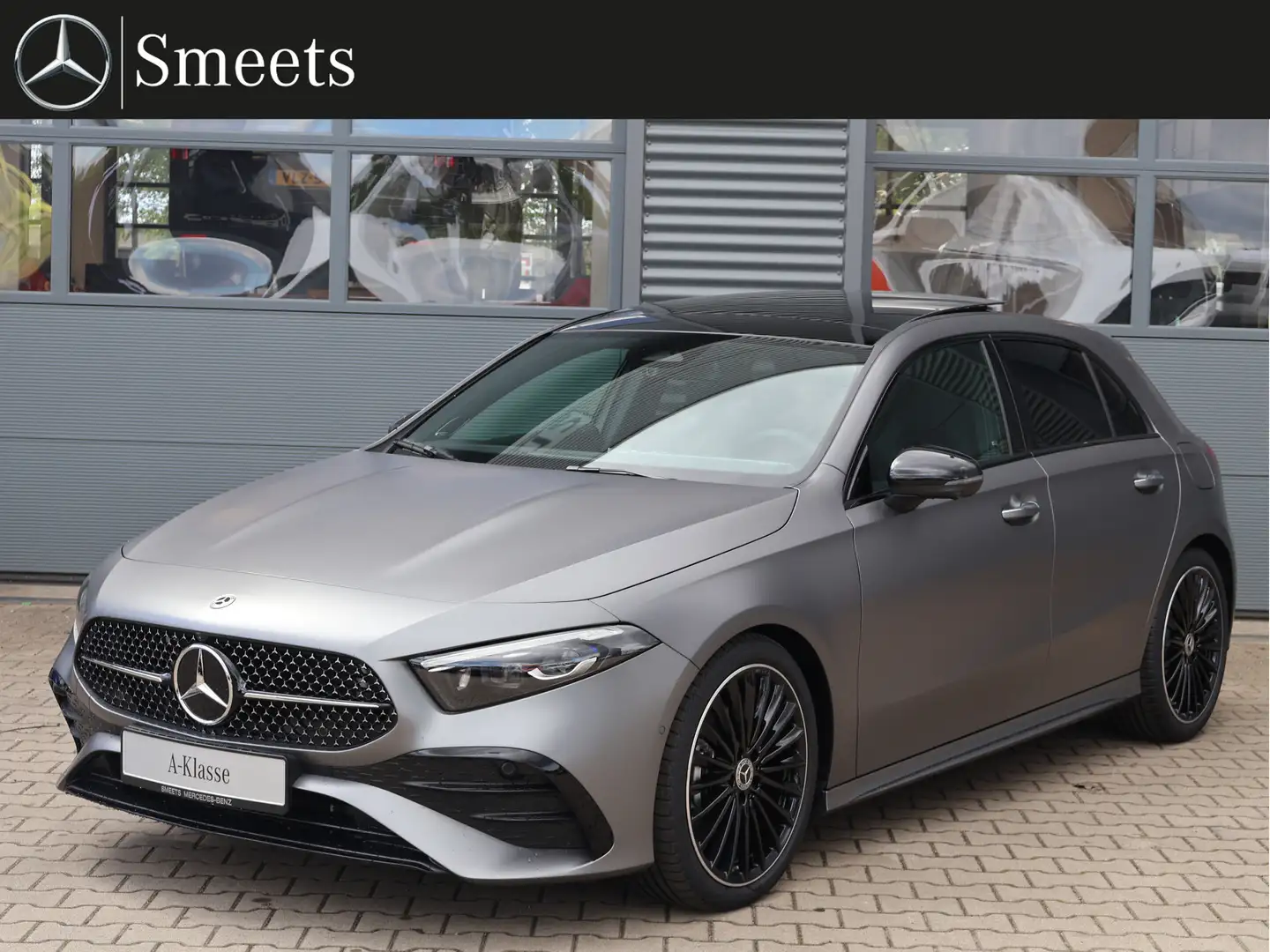 Mercedes-Benz A 180 Star Edition AMG Line Premium Plus | Panoramadak | siva - 1