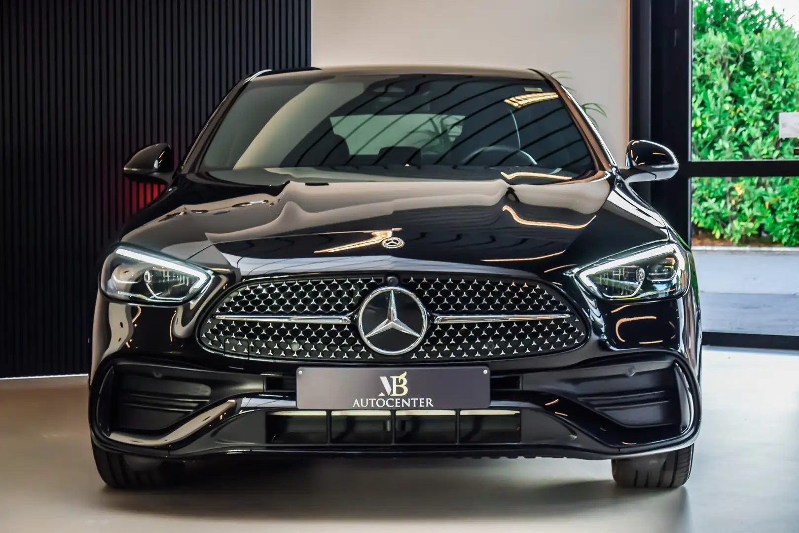 Mercedes-Benz C 300 e AMG-Sportpakket Night Edition 09/2023 Zwart - 2
