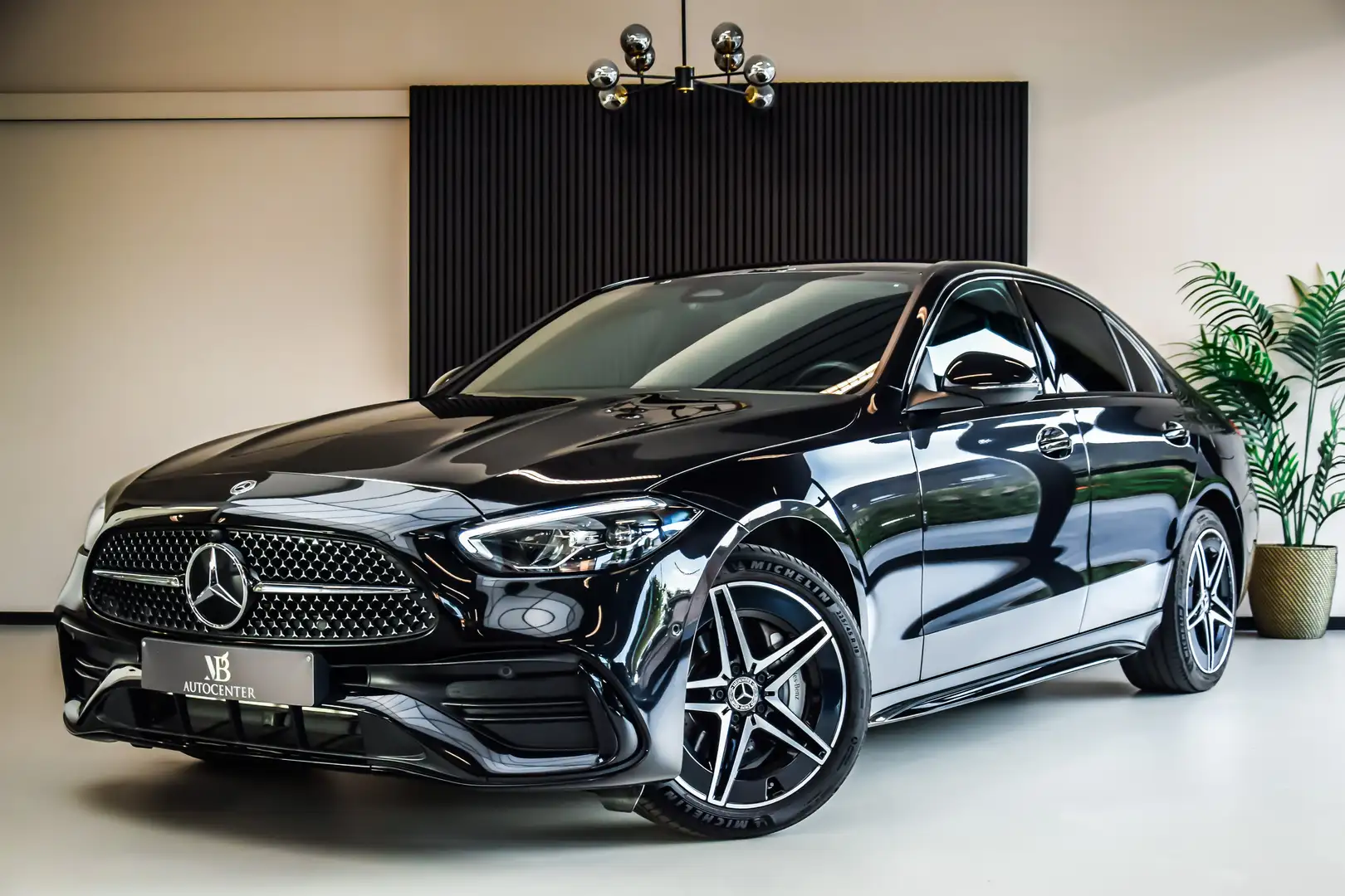 Mercedes-Benz C 300 e AMG-Sportpakket Night Edition 09/2023 Zwart - 1