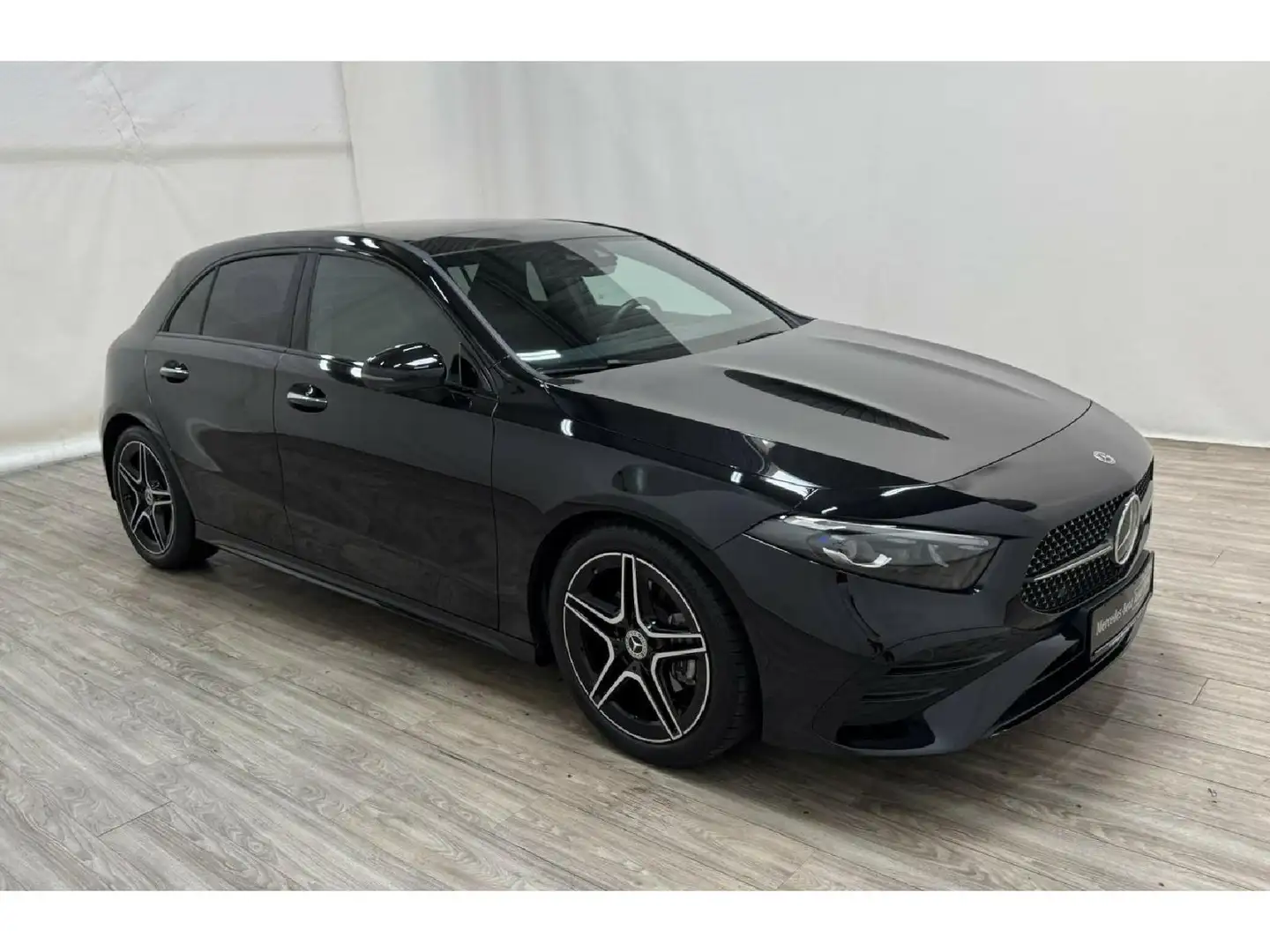Mercedes-Benz A 180 A180 AMG NIGHT*Pano*Distr*MULTIBEAM*360°*Memory* Schwarz - 2