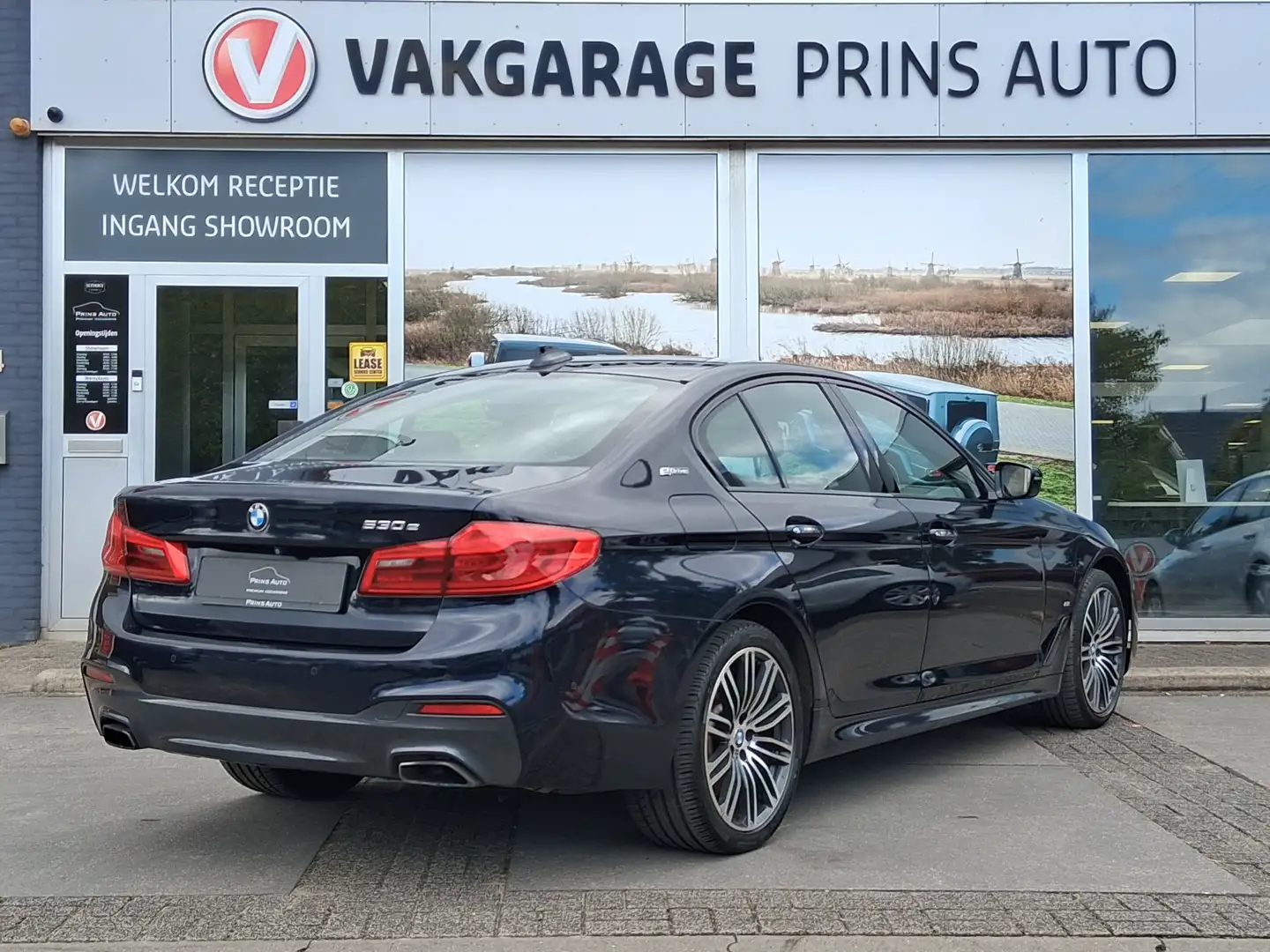 BMW 530 5-serie 530e iPerformance High Executive M Sport | Zwart - 2