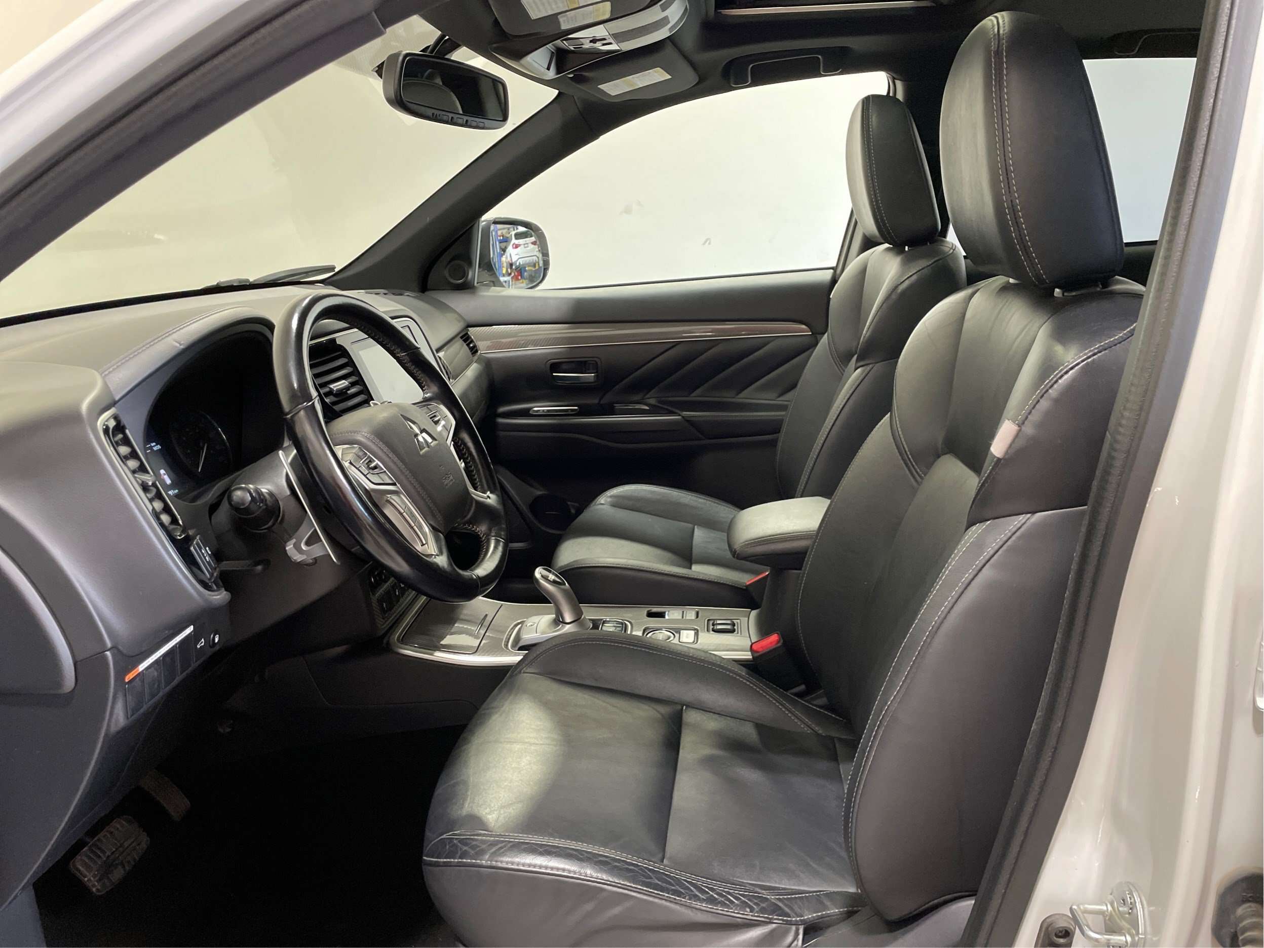 2020 Mitsubishi Outlander SE S-AWC Mags Cuir Toit Sièges Chauffants Caméra — снимка 1