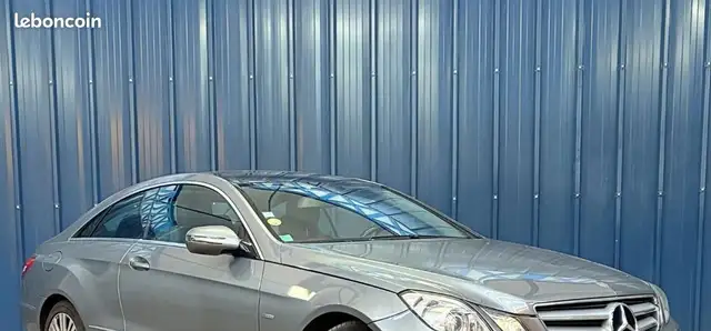 Mercedes-Benz E 350 Mercedes E350 V6 Boite automatique Garantie 1 an Toit ouvrant Sièges électriques