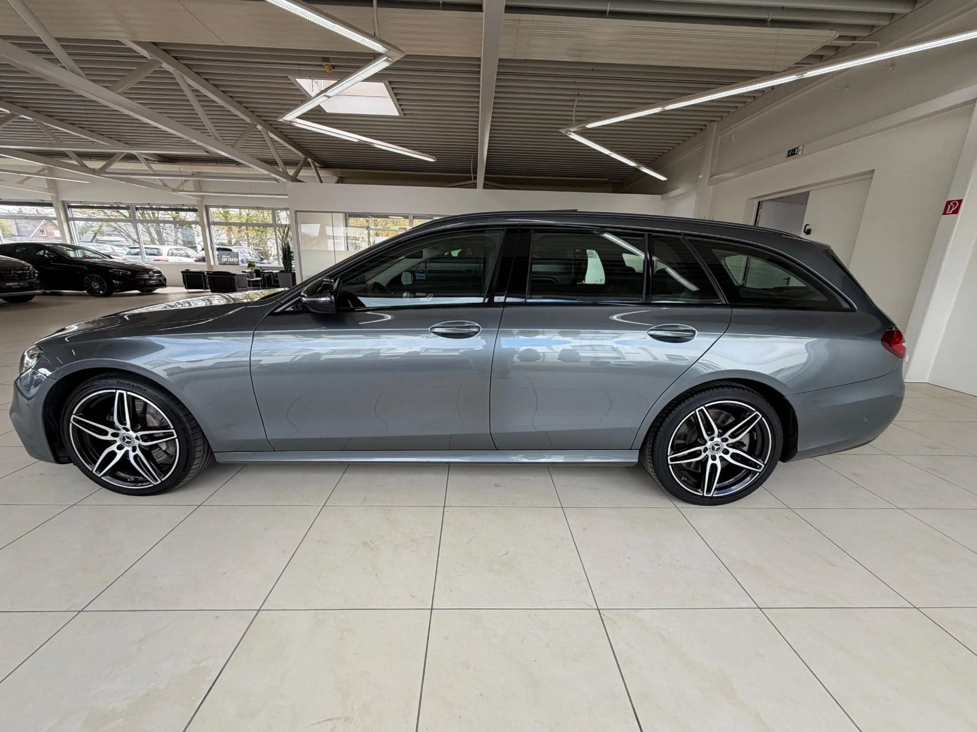 Mercedes-Benz E 450 T 4Matic AMG Pano Burm HUD Distr AHK — photo 9