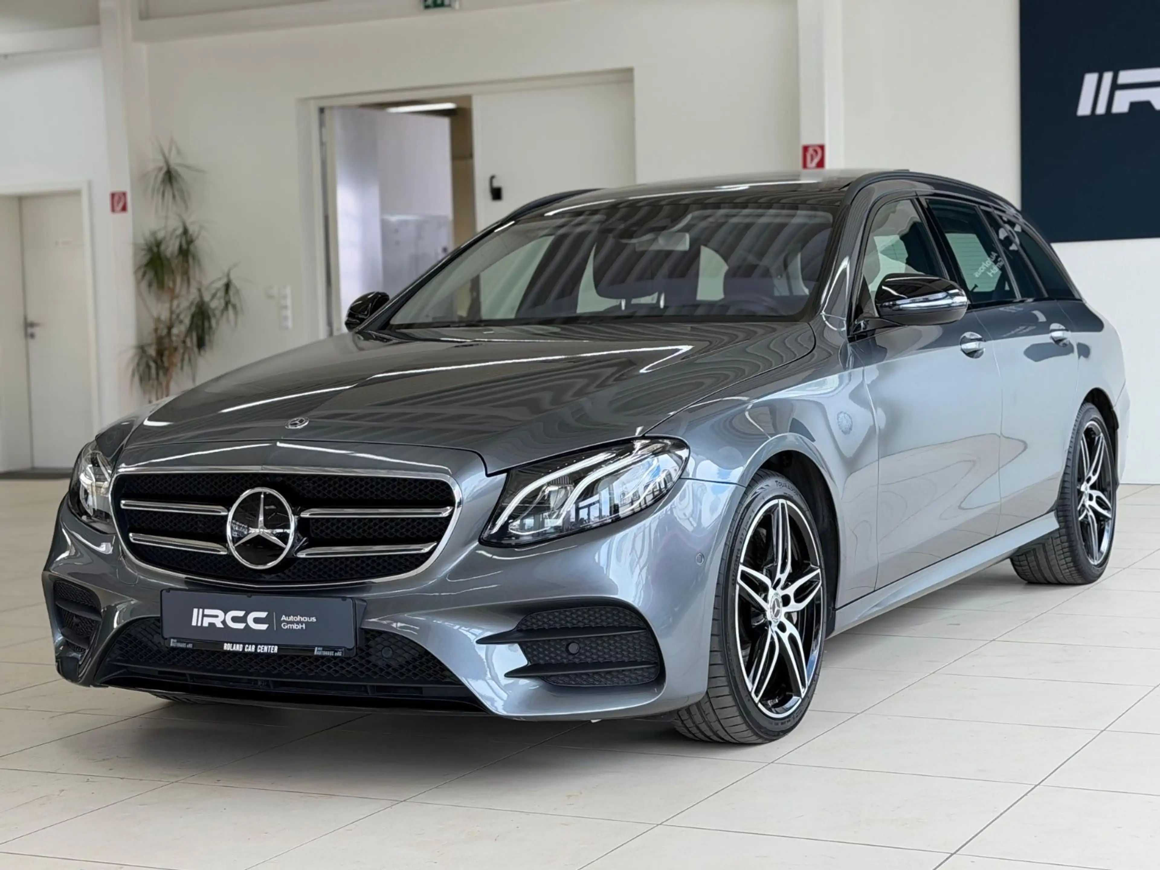 Mercedes-Benz E 450 T 4Matic AMG Pano Burm HUD Distr AHK