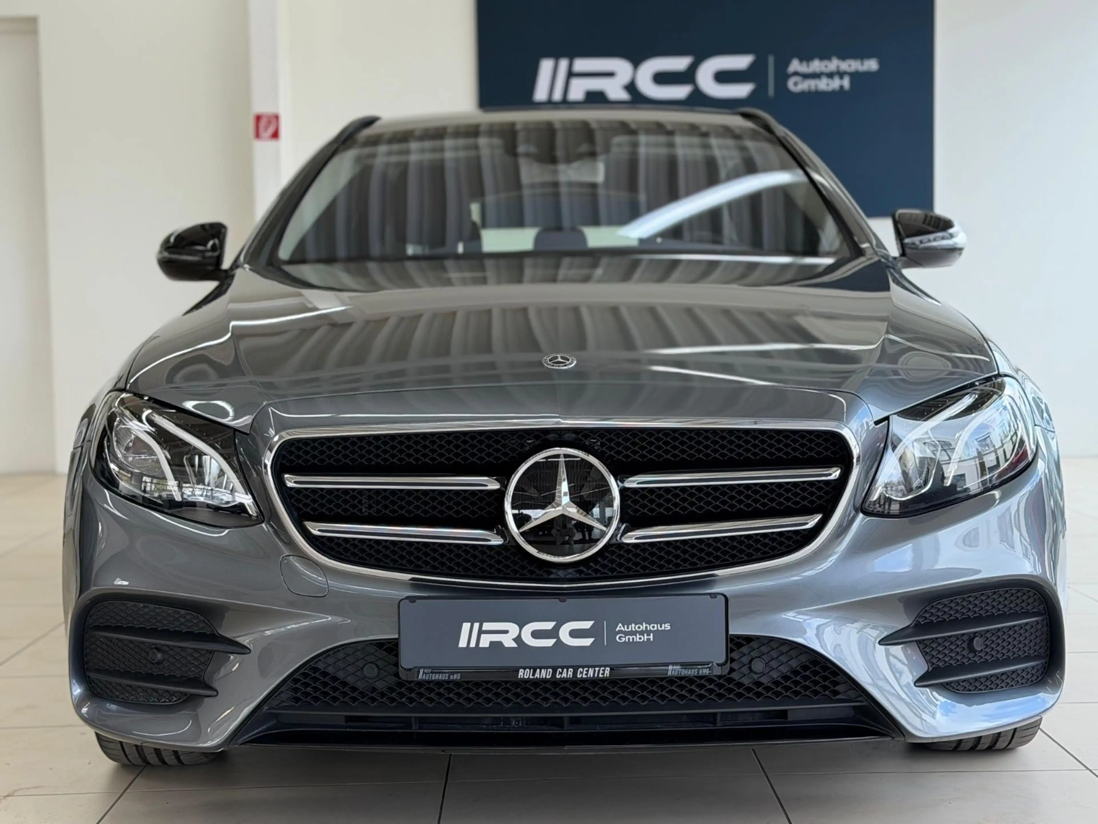 Mercedes-Benz E 450 T 4Matic AMG Pano Burm HUD Distr AHK — photo 2