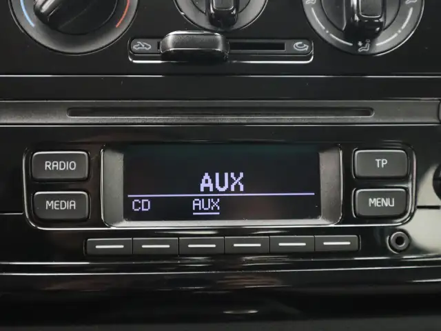 Volkswagen Up! view 11