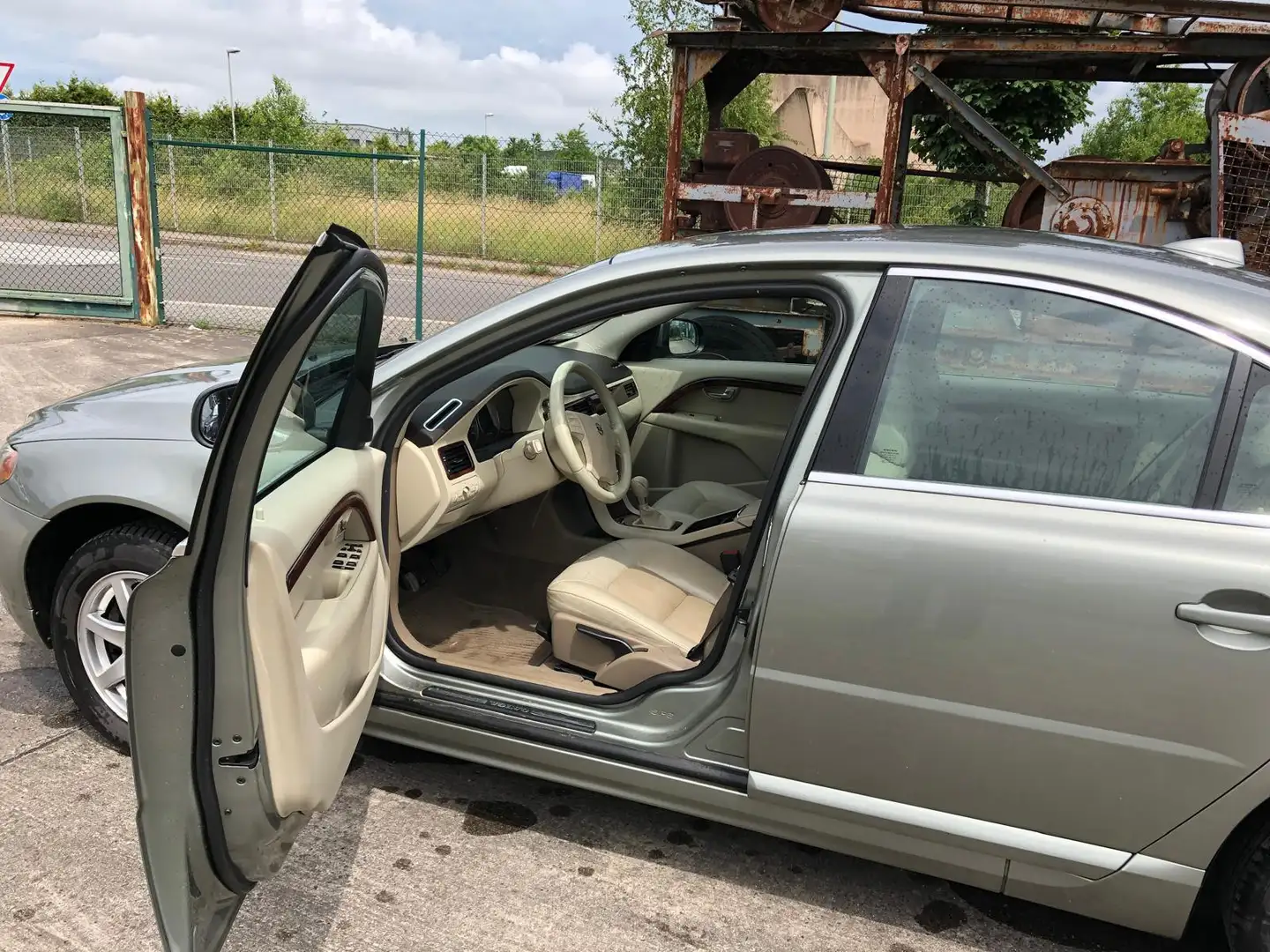 Volvo S80 2.5T Momentum - 1