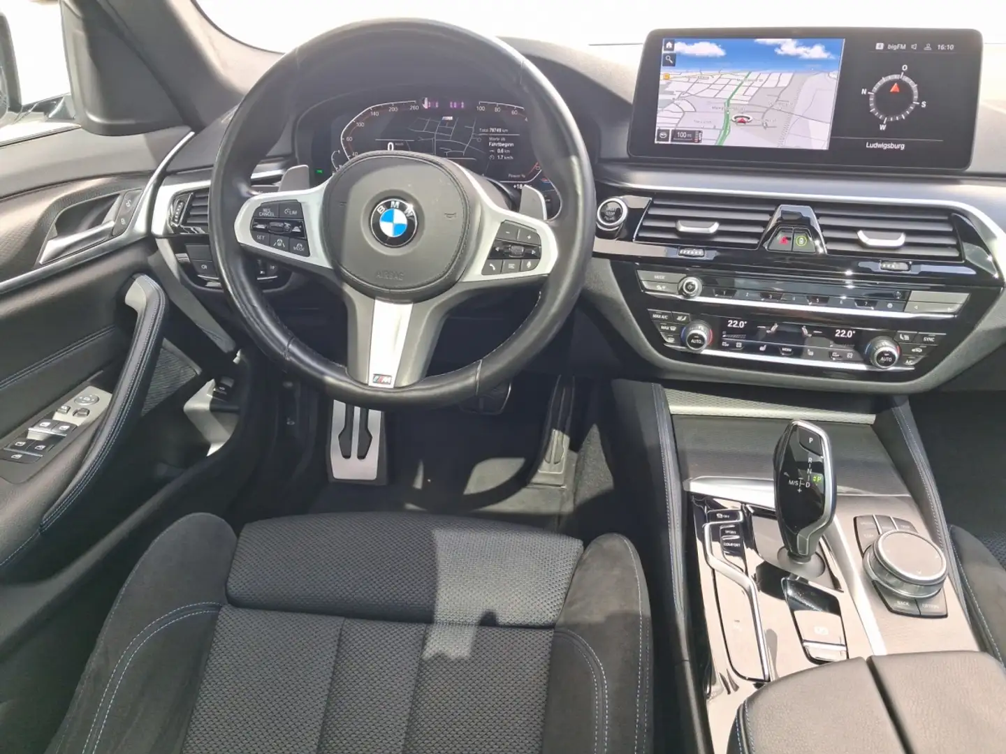 BMW 530 d Touring M Sportpaket LED Pano ParkAss S Biały - 2