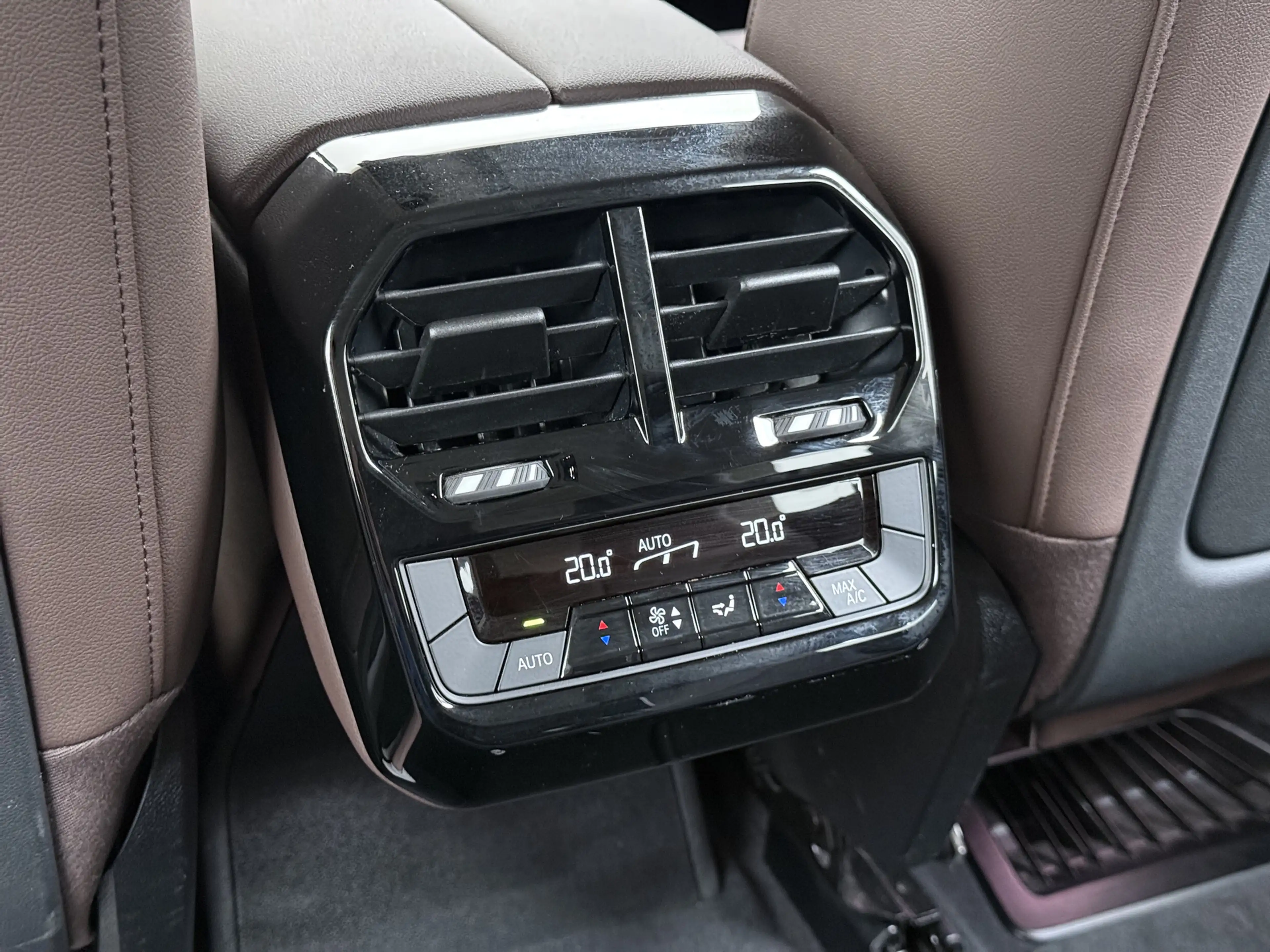 BMW iX xDrive40 327PK Executive SOH 99% Trekhaak 4-Zone E — photo 13