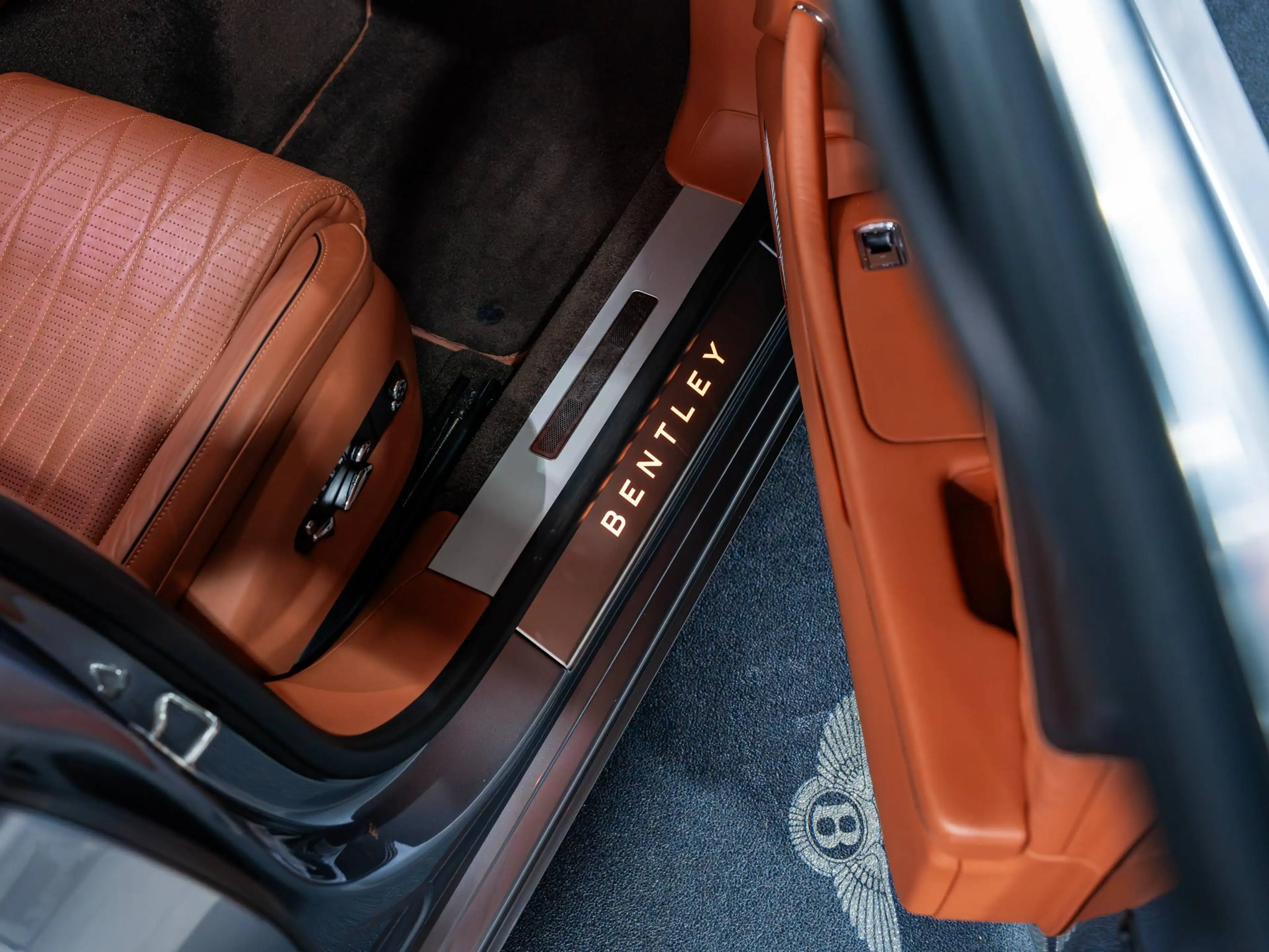 Bentley Flying Spur Flying Spur 4.0 V8 - Mulliner - 22" Mulliner - Touring - Naim - Pano - Night Vision - 360° — photo 13